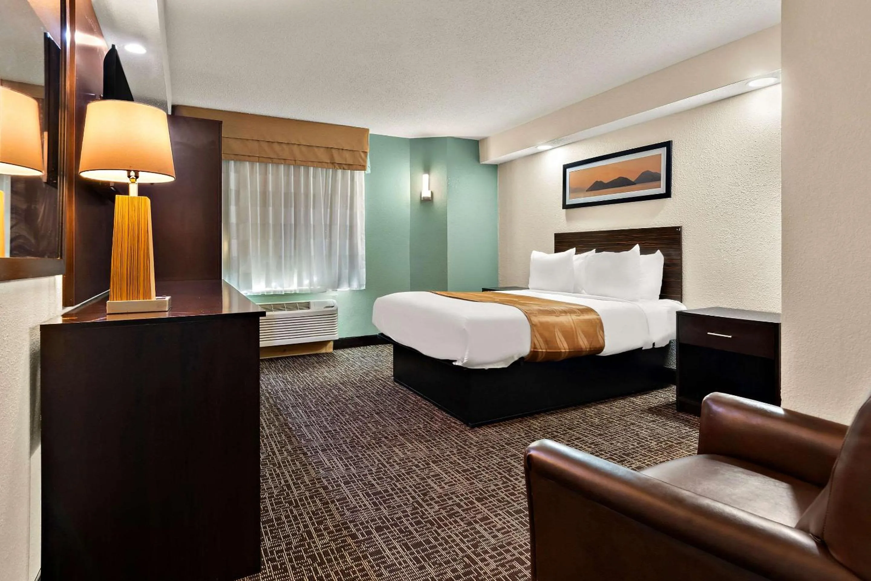 Bedroom in Quality Inn Memphis Northeast near I-40