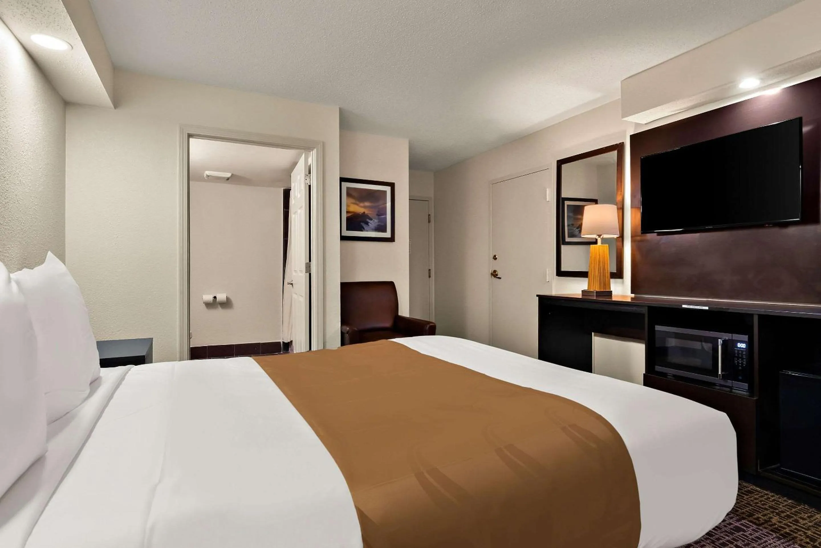 Bedroom in Quality Inn Memphis Northeast near I-40