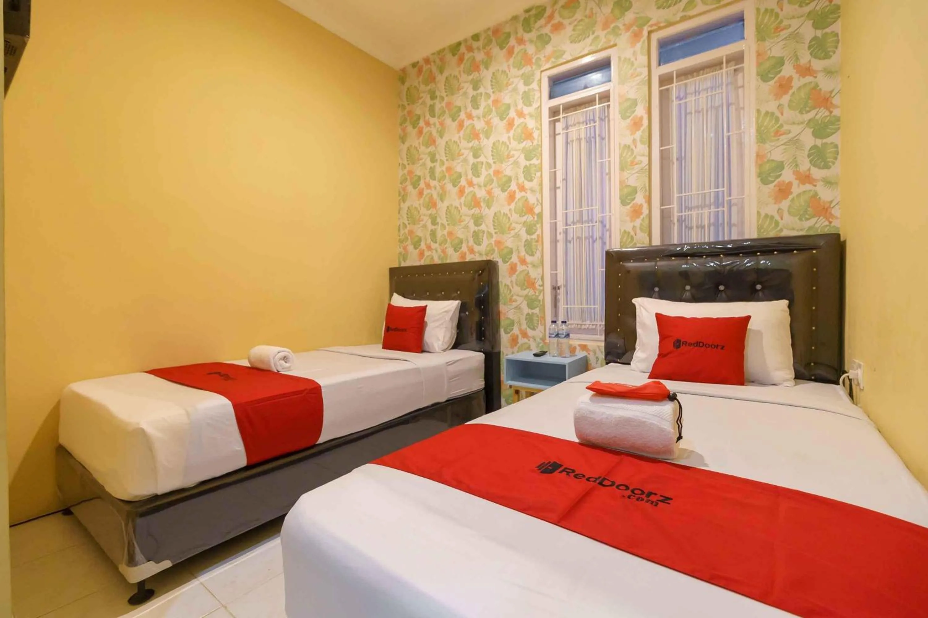 Bedroom in RedDoorz Syariah Near Jam Gadang Bukit tinggi 2