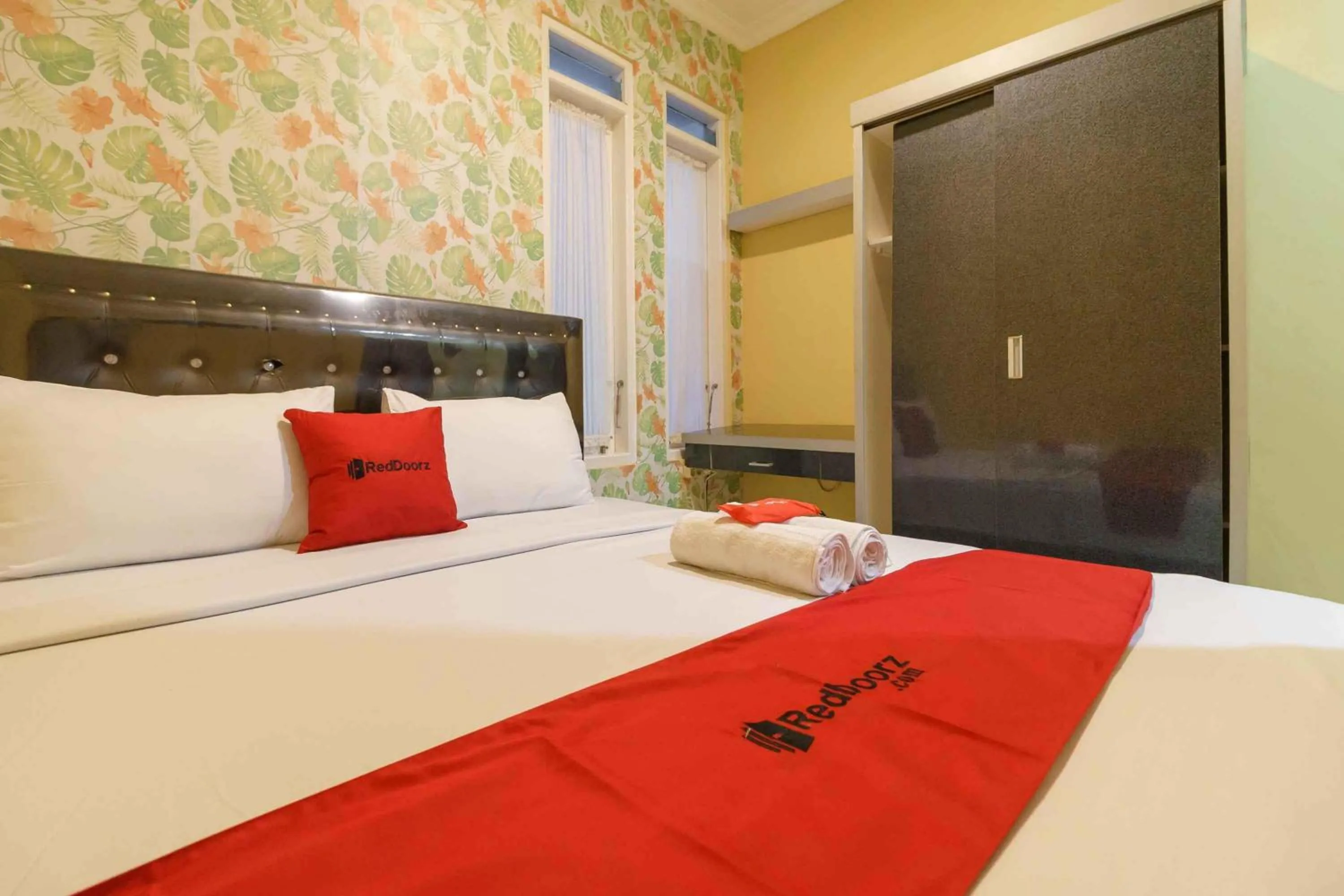 Bedroom in RedDoorz Syariah Near Jam Gadang Bukit tinggi 2