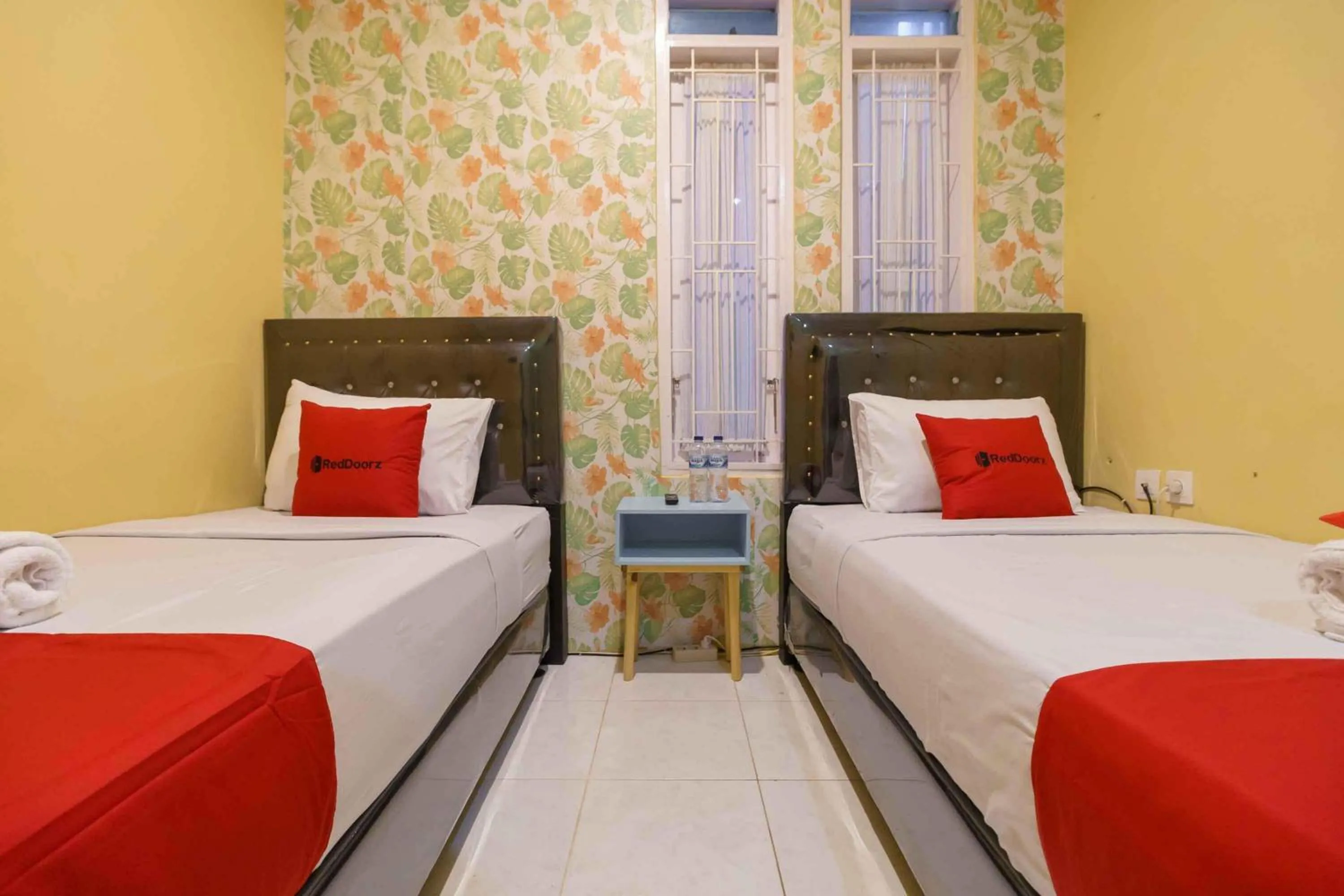 Bedroom in RedDoorz Syariah Near Jam Gadang Bukit tinggi 2