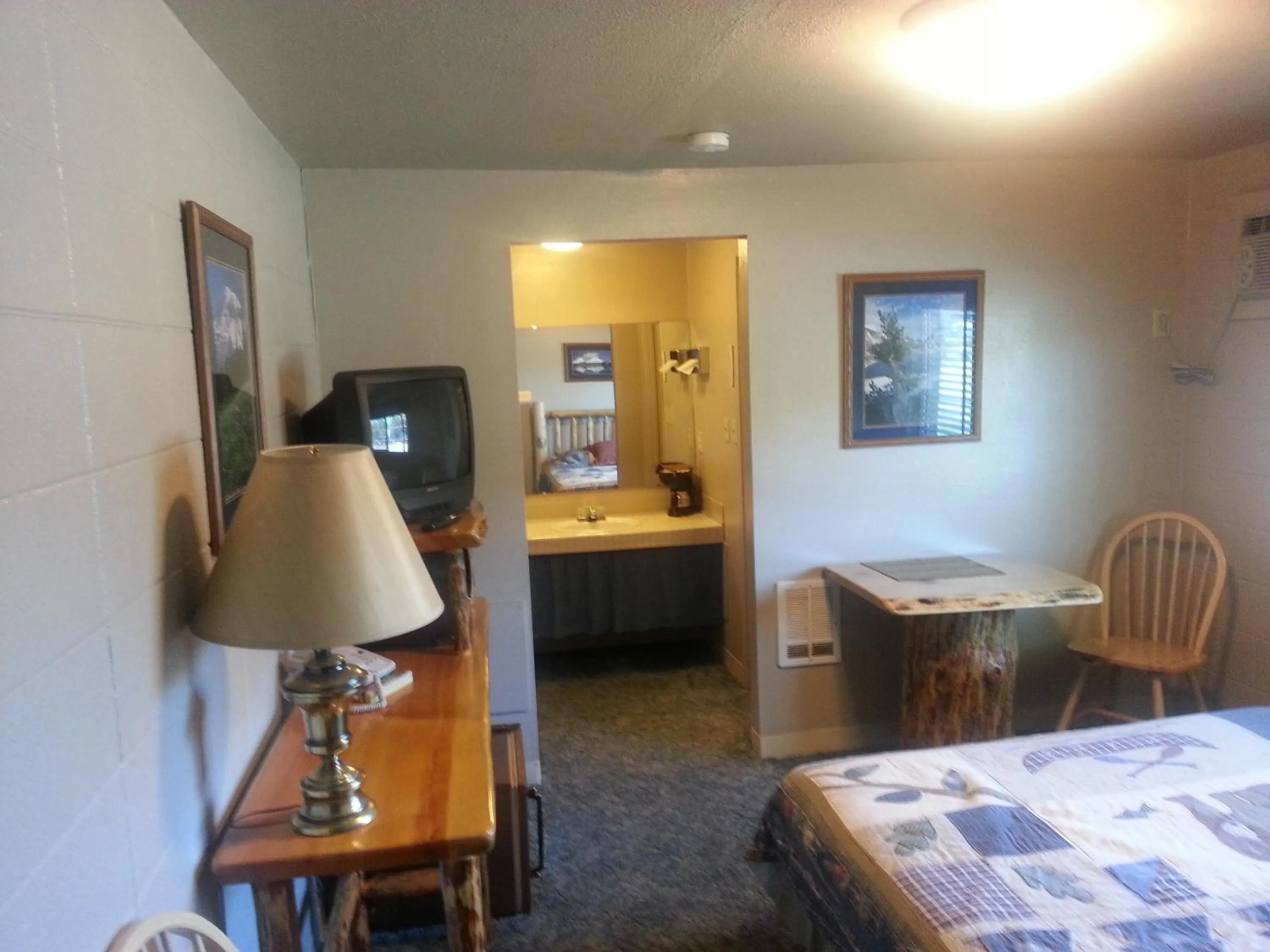 Bedroom, Bed in Mingo Motel