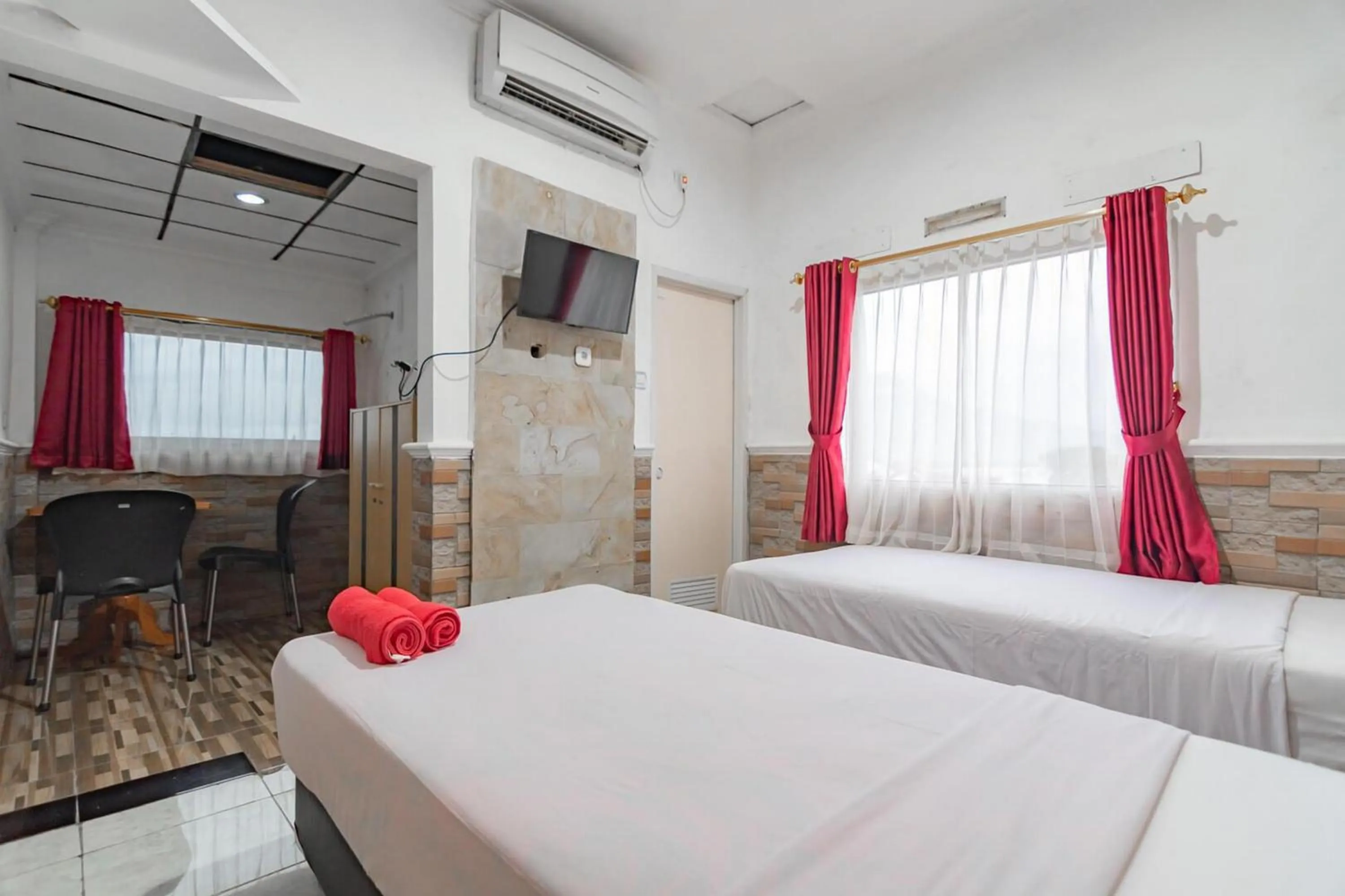 Bedroom, Bed in Wisma Vandera Syariah Garut Mitra RedDoorz