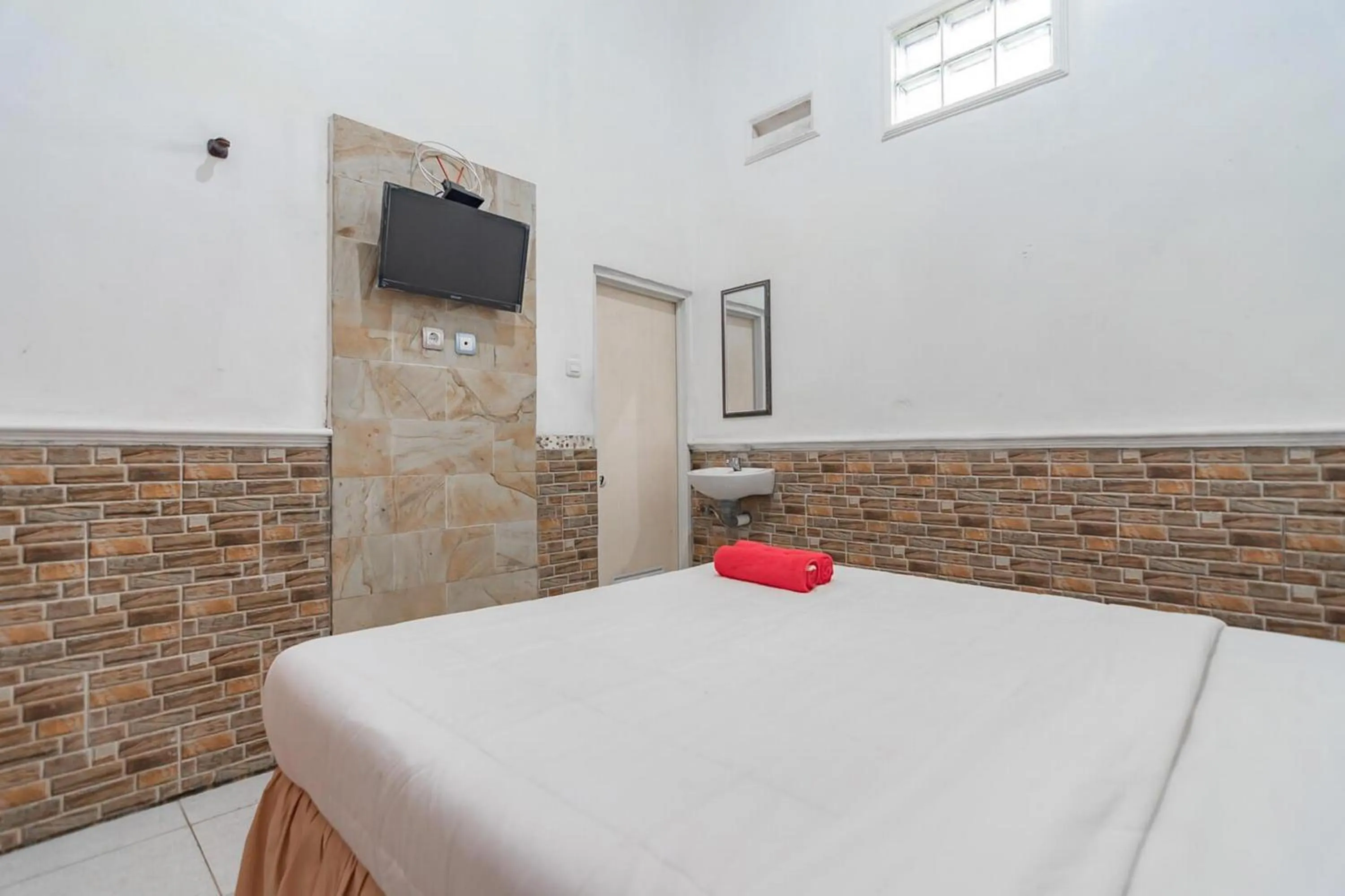 Bedroom, Bed in Wisma Vandera Syariah Garut Mitra RedDoorz