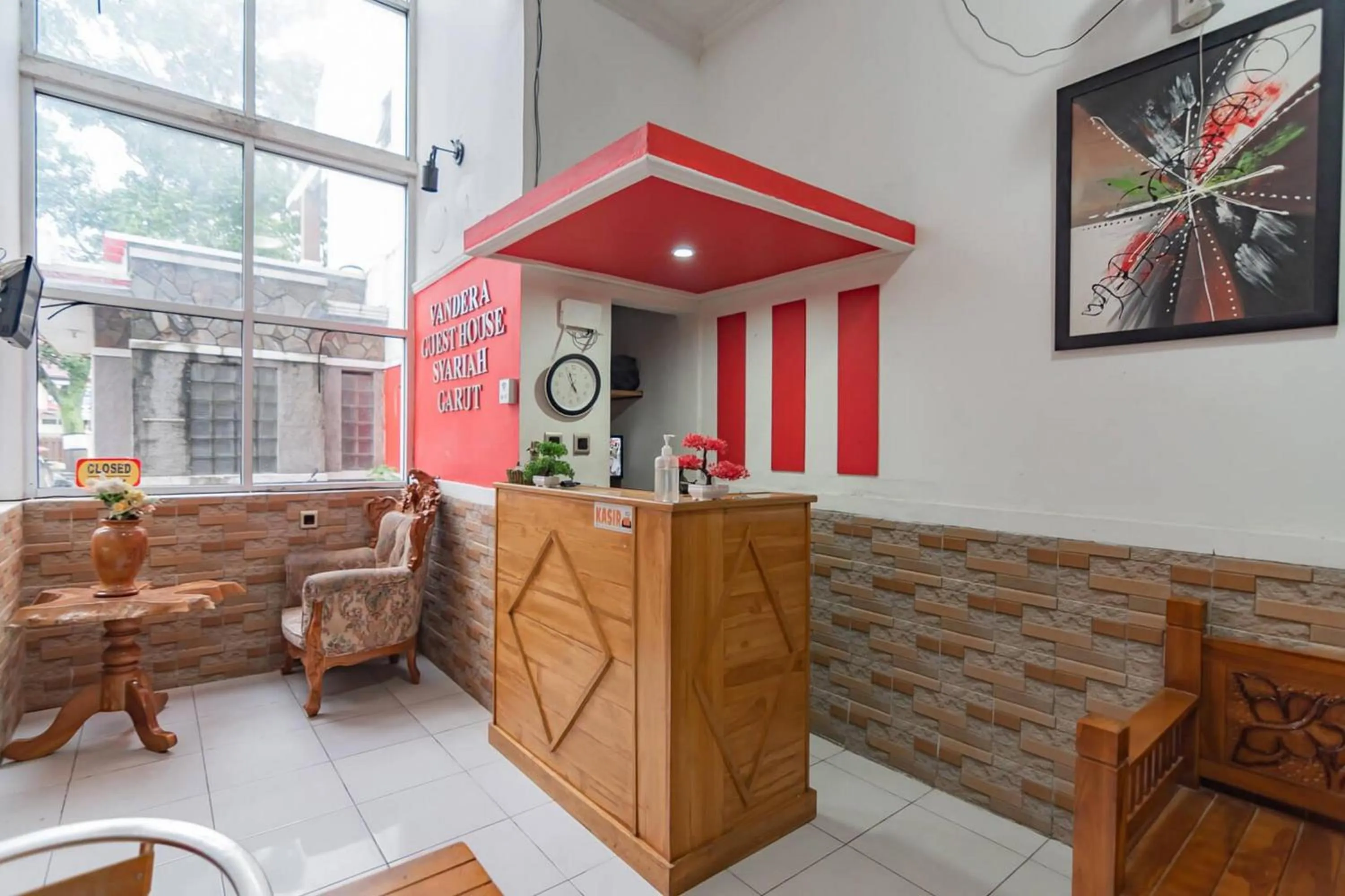 Lobby or reception in Wisma Vandera Syariah Garut Mitra RedDoorz