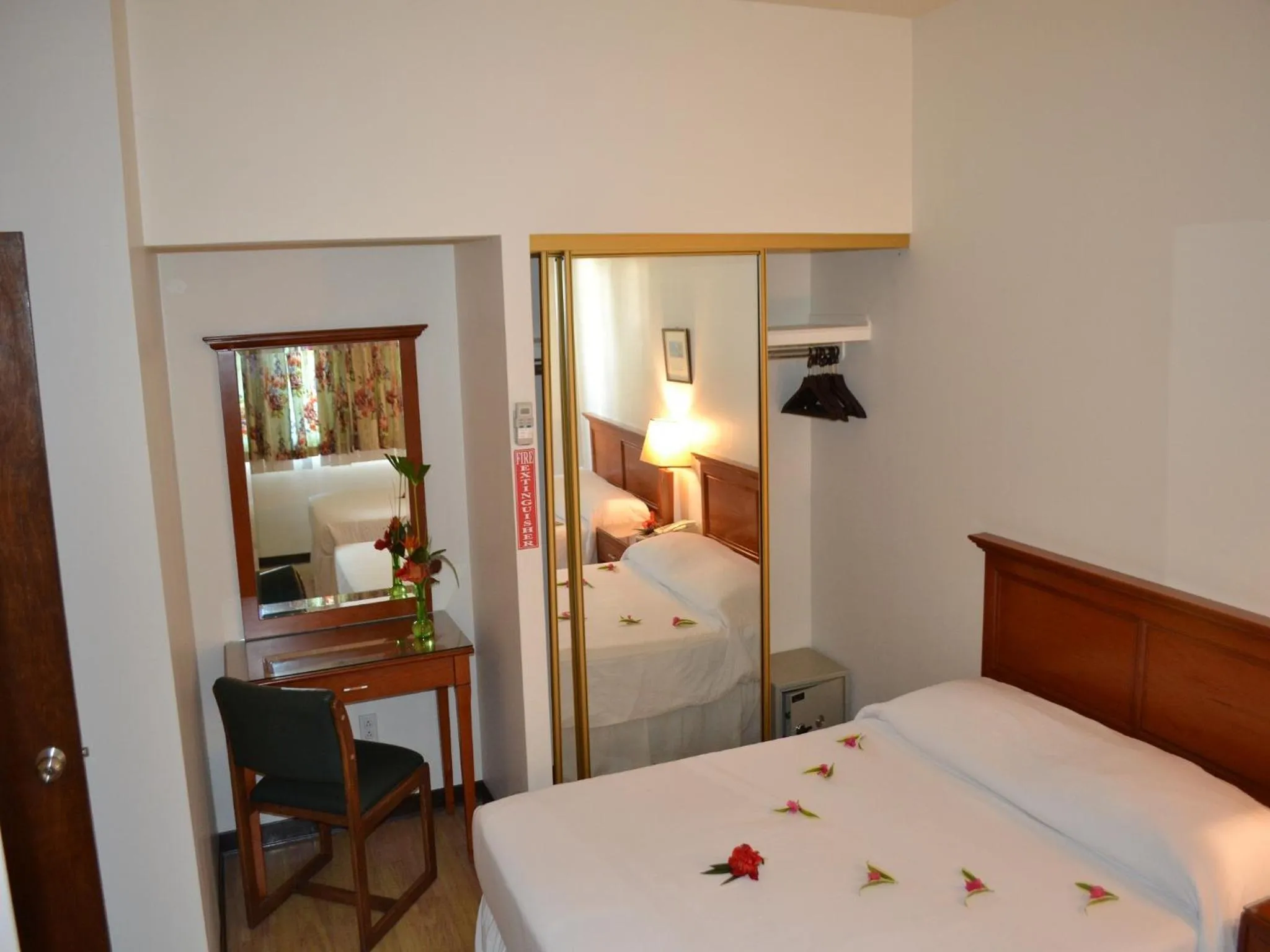 Bedroom, Bed in West Plaza Malakal