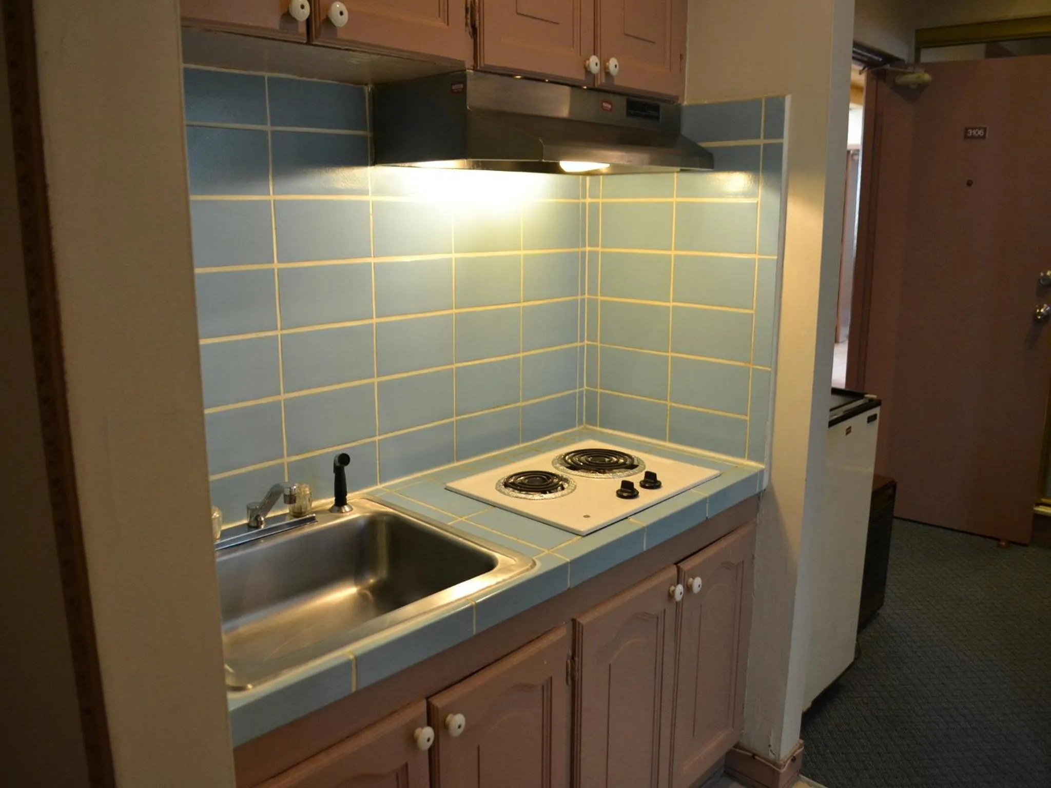 Kitchen or kitchenette in West Plaza Desekel