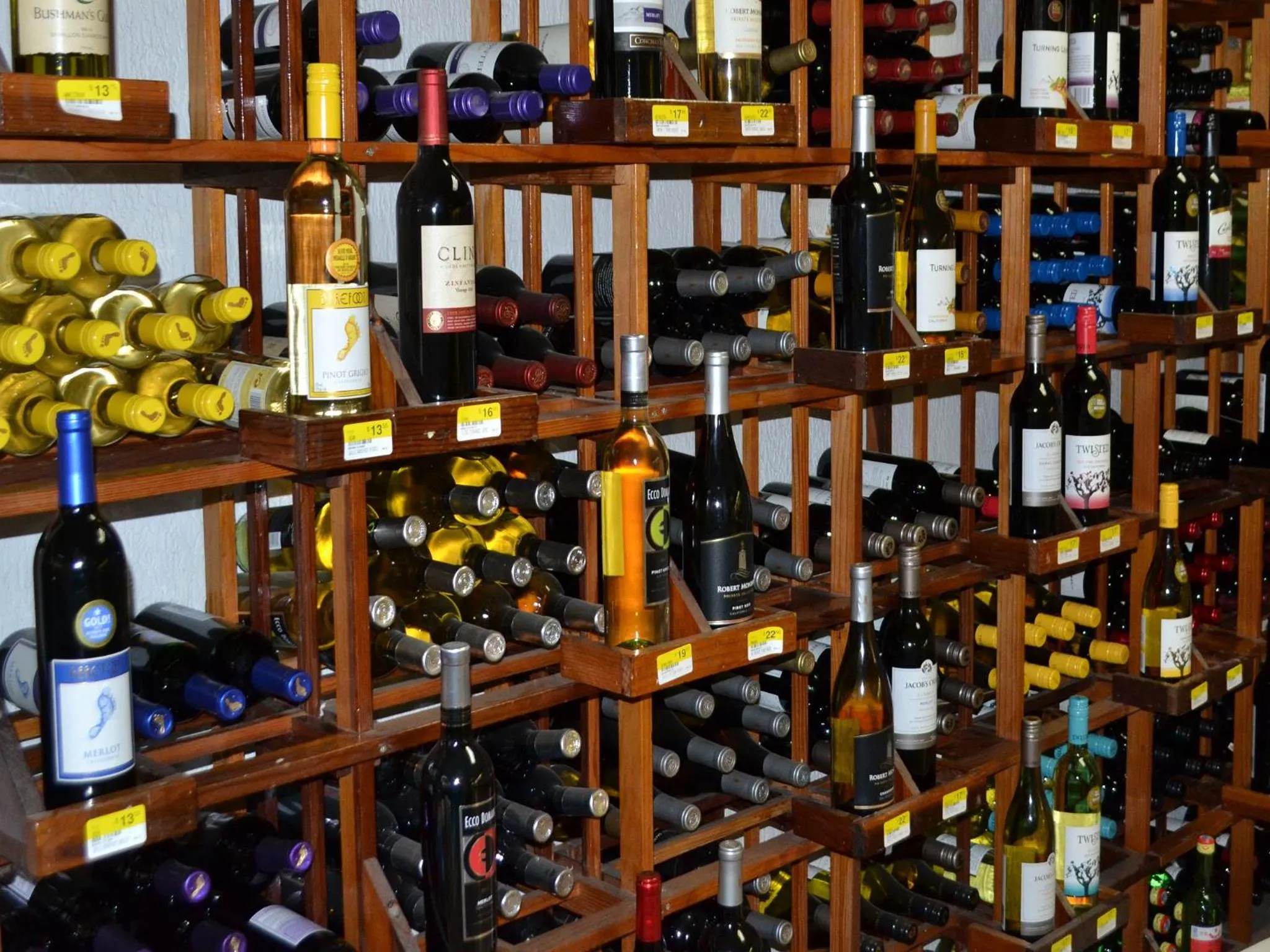 Alcoholic drinks in West Plaza Desekel