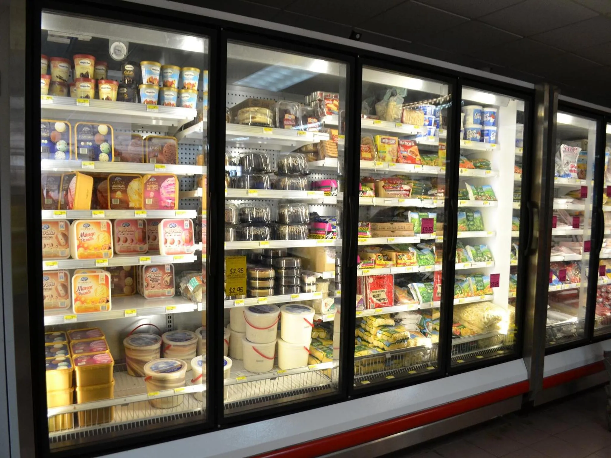 Supermarket/grocery shop in West Plaza Desekel