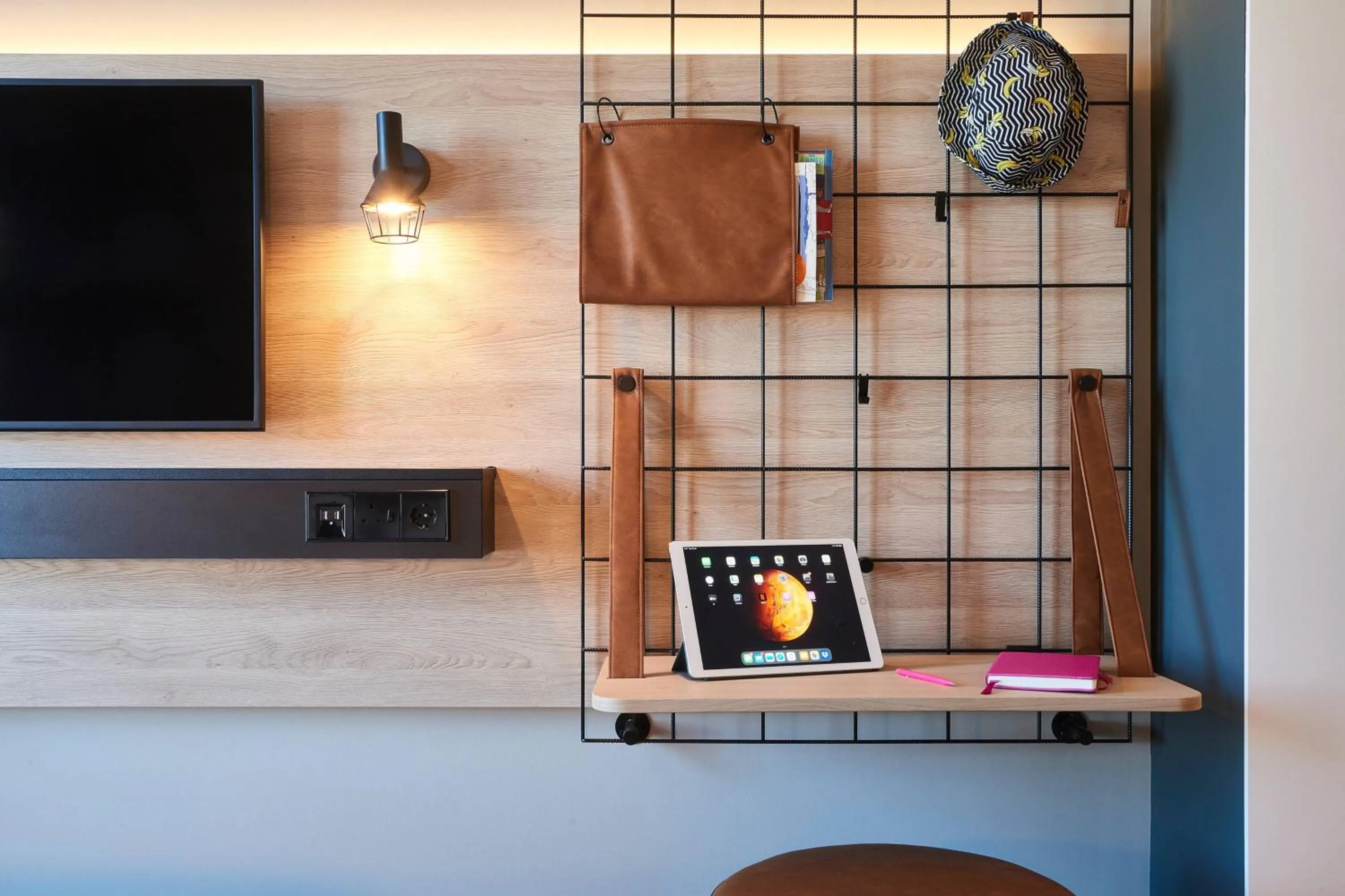 Photo of the whole room in Moxy Birmingham NEC