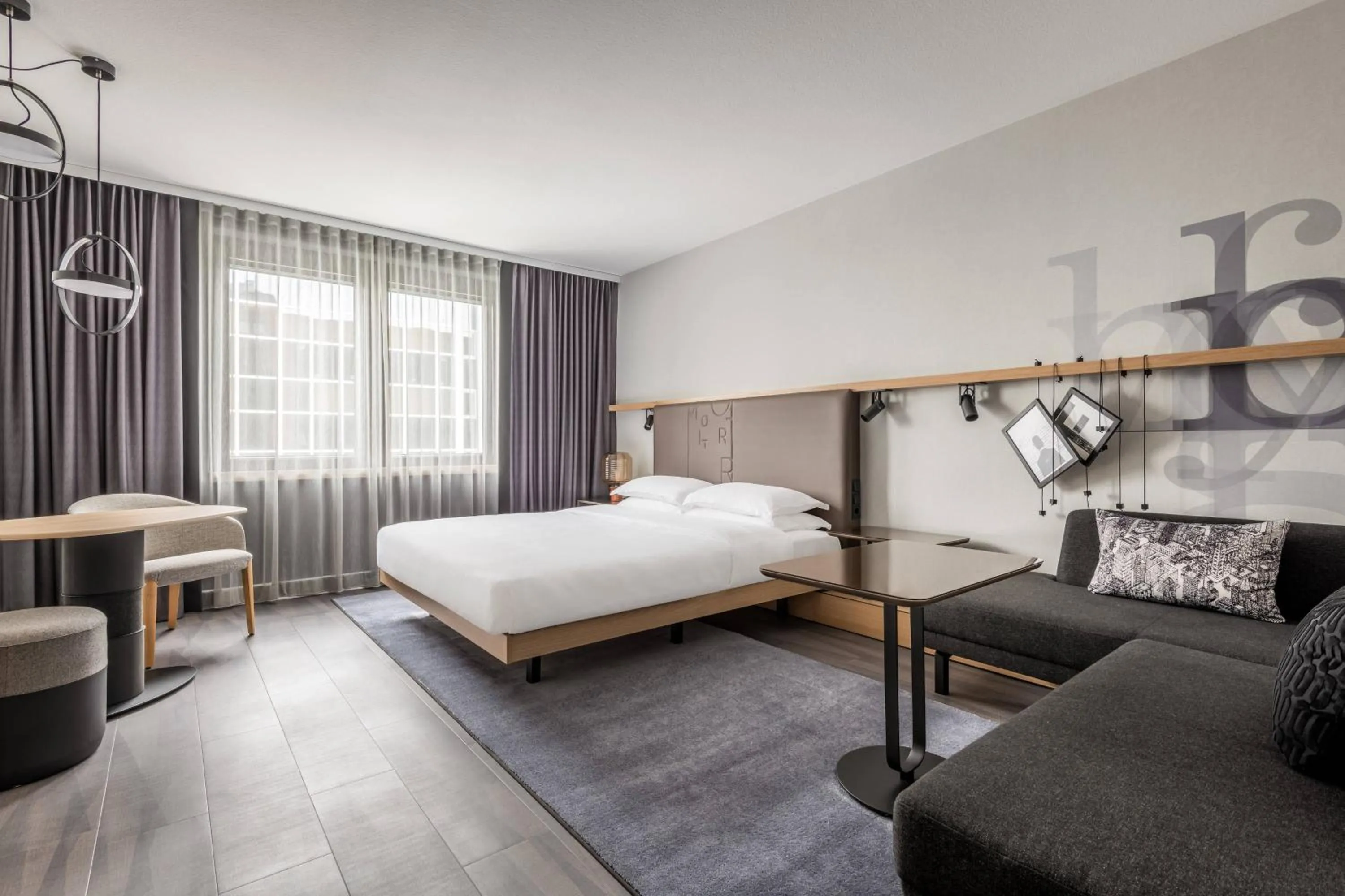 Photo of the whole room, Bed in Frankfurt Airport Marriott Hotel