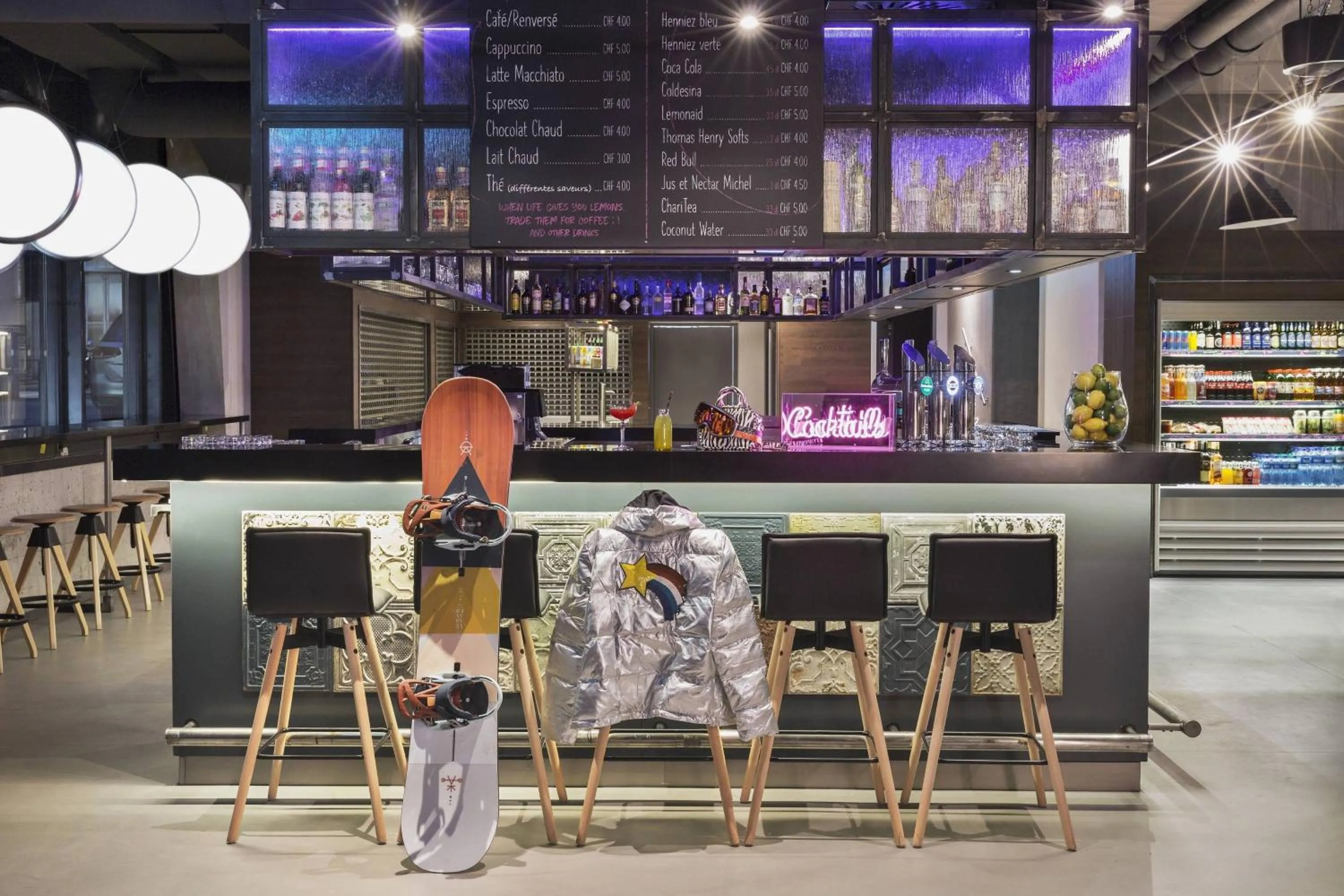 Lounge or bar in Moxy Lausanne City