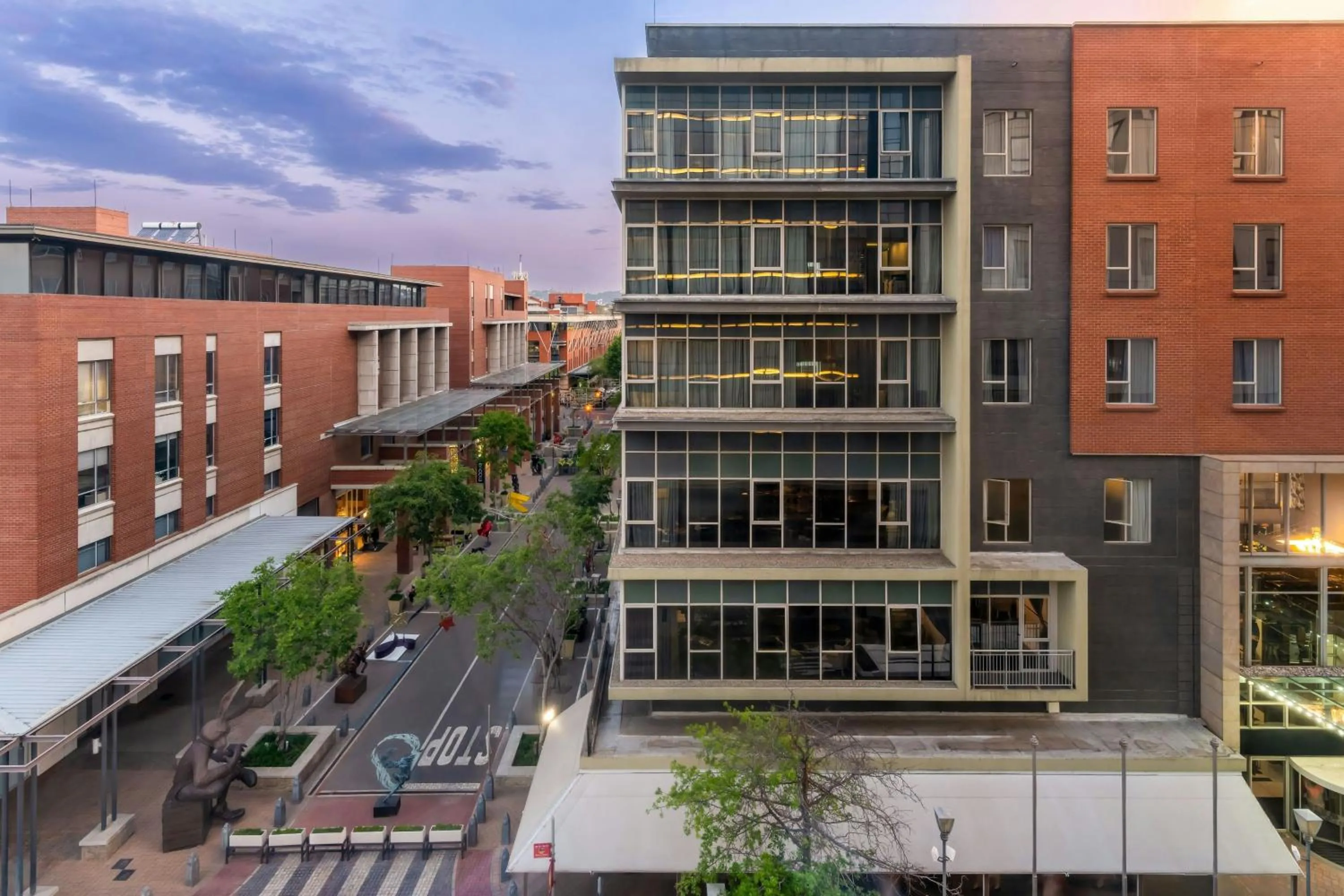 Photo of the whole room in Johannesburg Marriott Hotel Melrose Arch