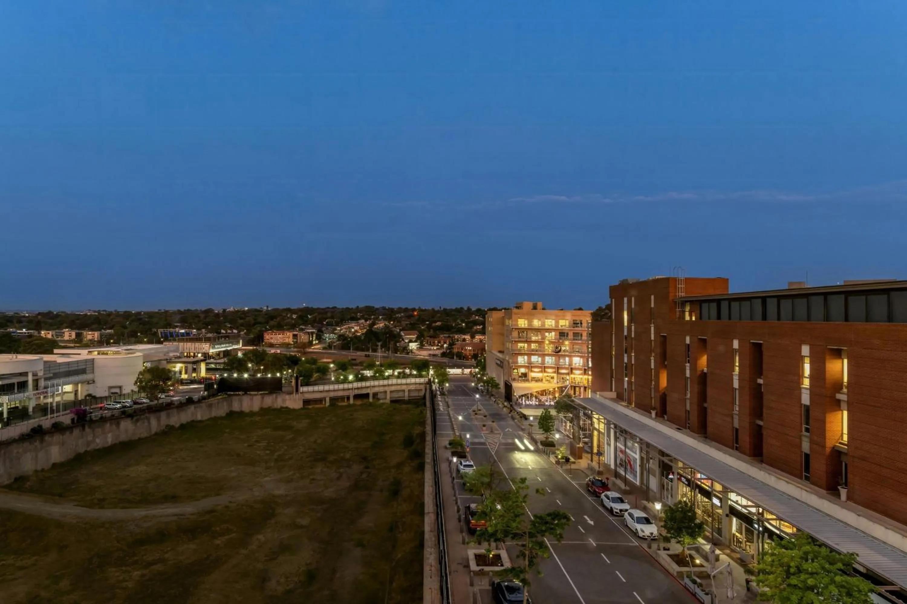 Photo of the whole room in Johannesburg Marriott Hotel Melrose Arch