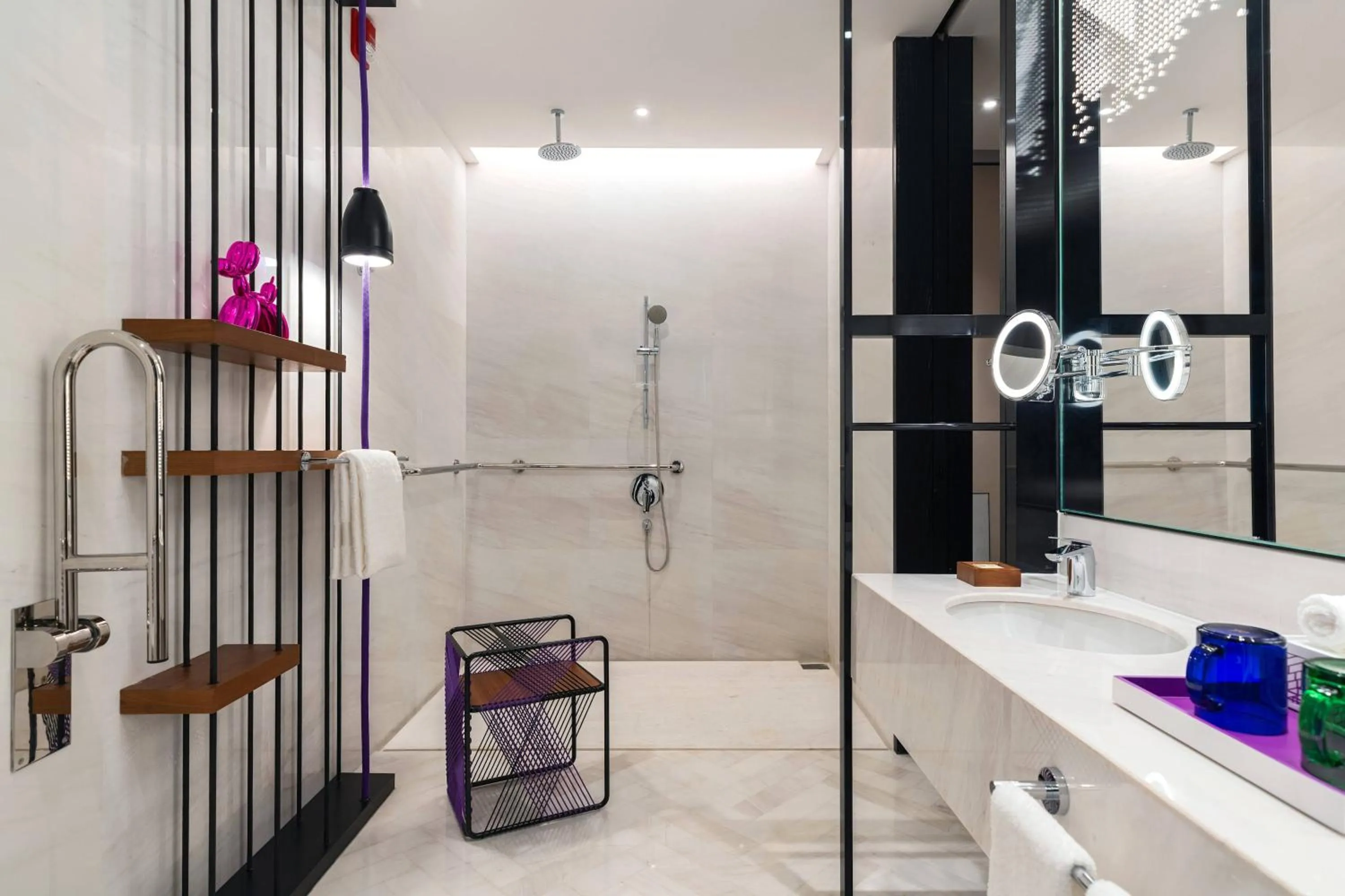 Bathroom in Renaissance Nanning Hotel