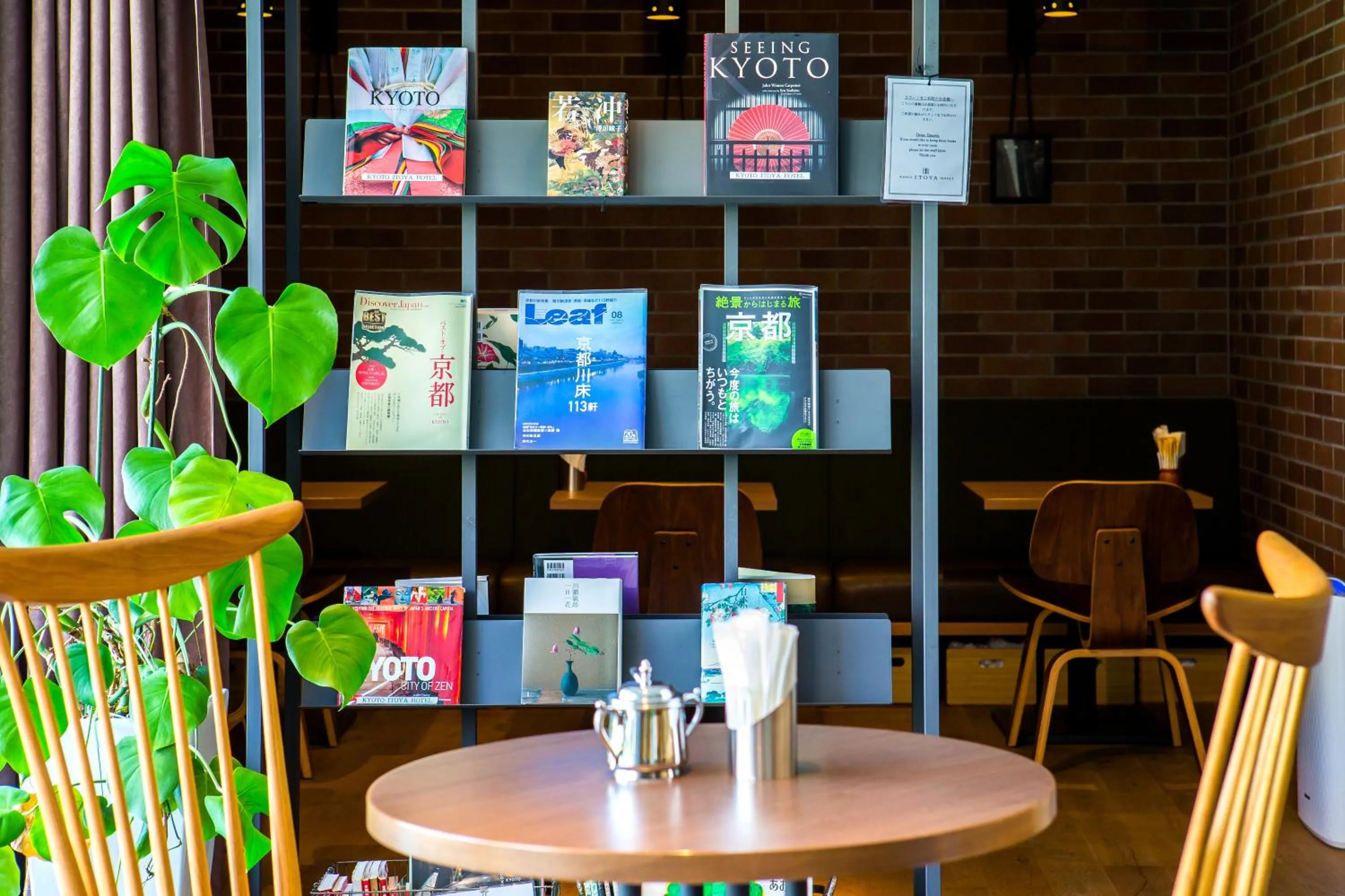 Library in Kyoto Itoya Hotel