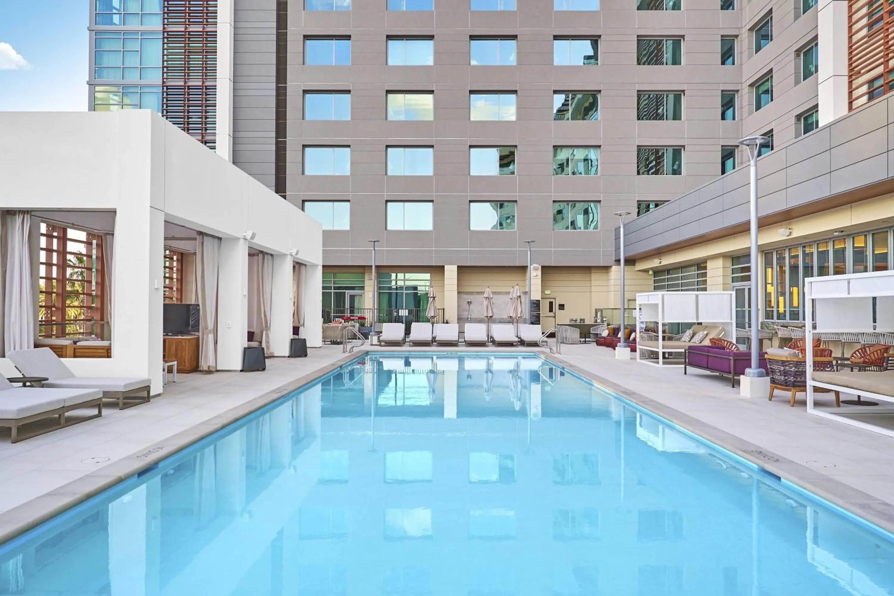 Swimming pool in JW Marriott, Anaheim Resort
