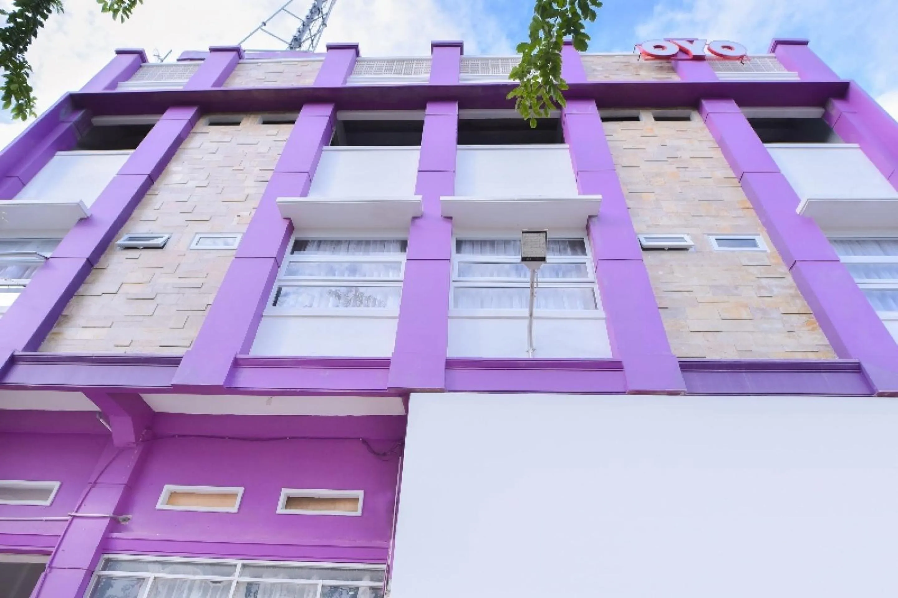 Facade/entrance in Capital O 2018 Ring Road Guest House Syariah