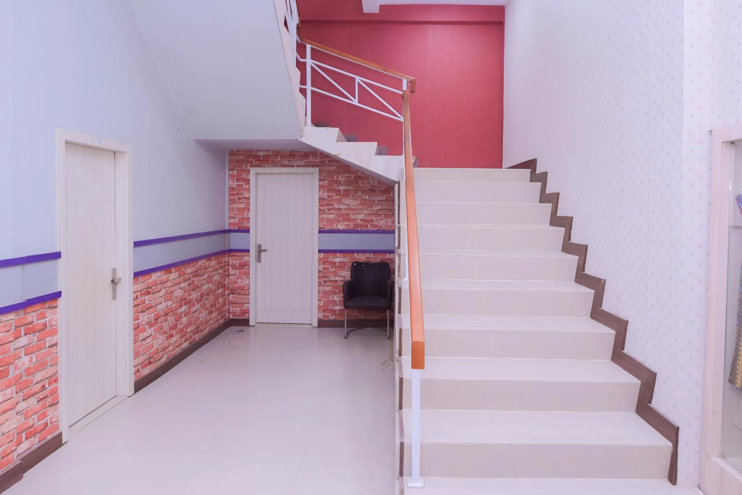 Lobby or reception in Capital O 2018 Ring Road Guest House Syariah