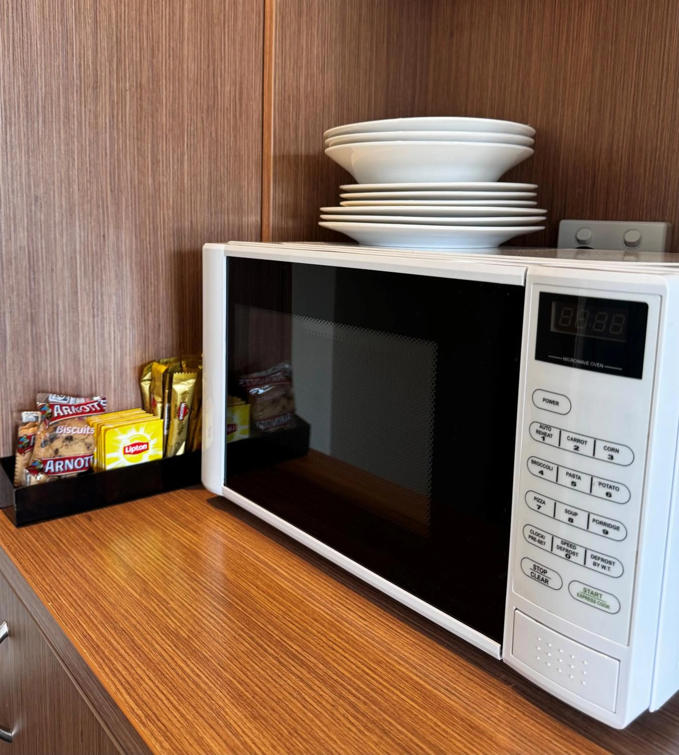 Coffee/tea facilities in Colonial Terrace Motor Inn