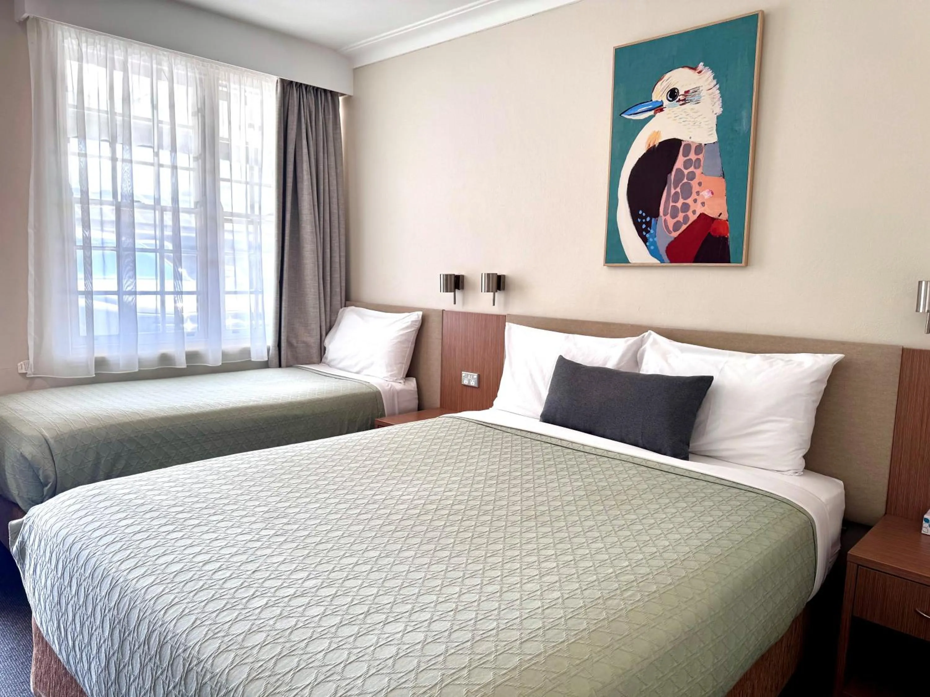 Bedroom, Bed in Colonial Terrace Motor Inn