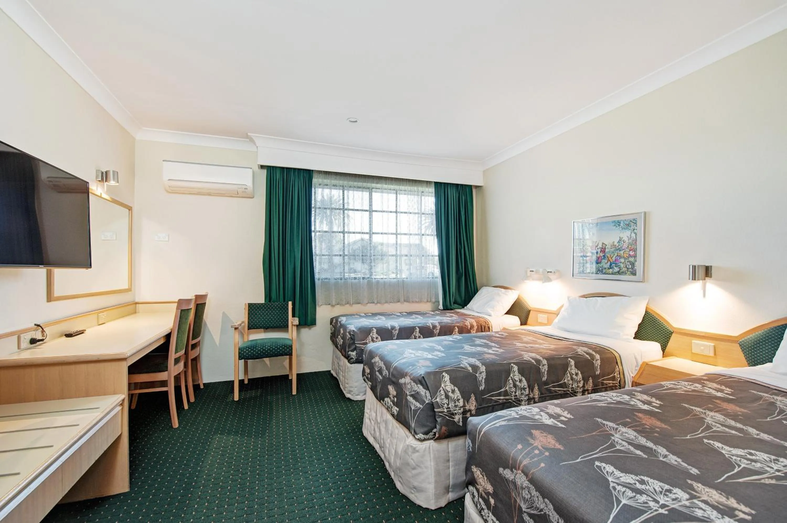 Photo of the whole room, Bed in Colonial Terrace Motor Inn