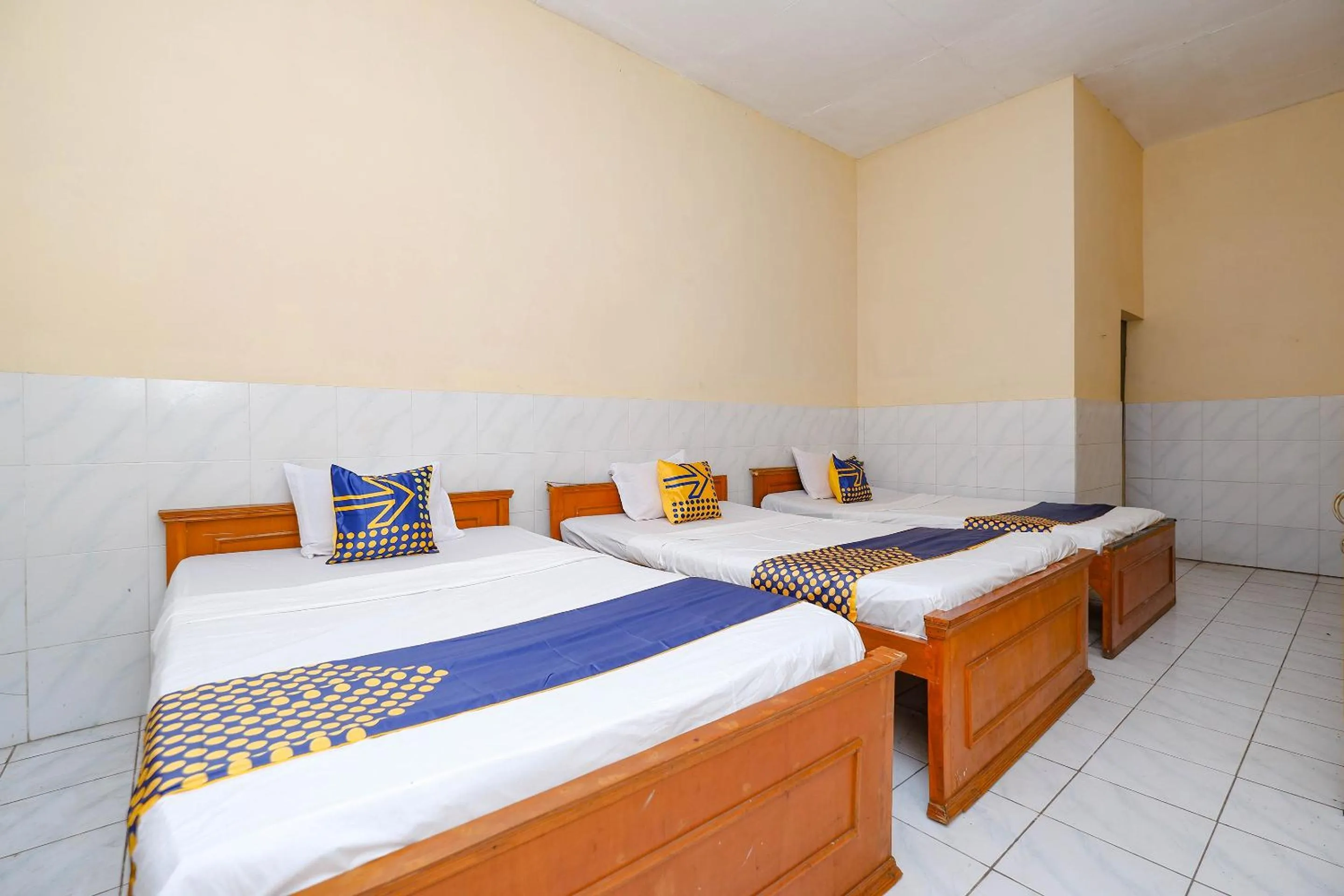 Bedroom in SPOT ON 2011 Hotel Mekar Sari