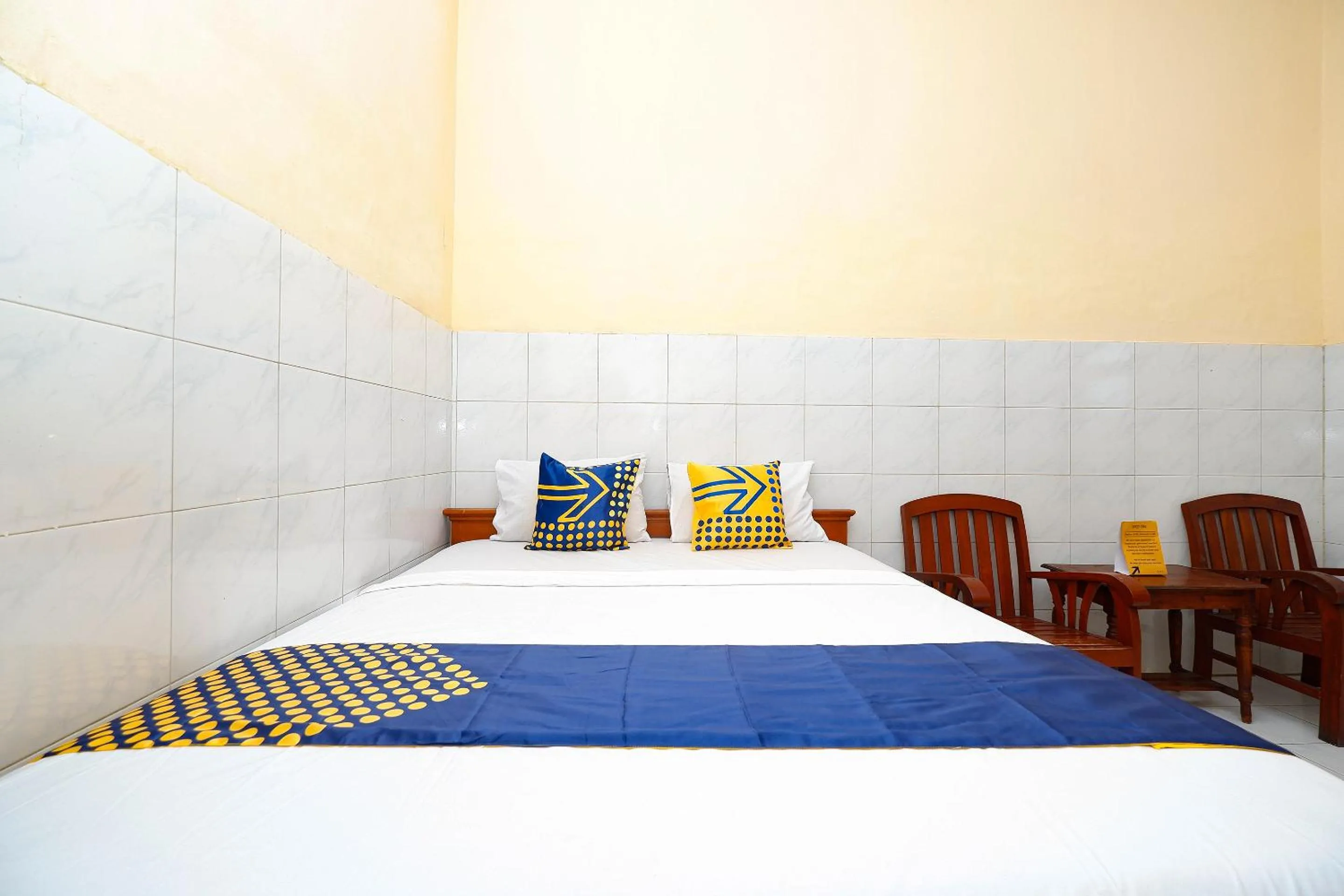 Bedroom in SPOT ON 2011 Hotel Mekar Sari