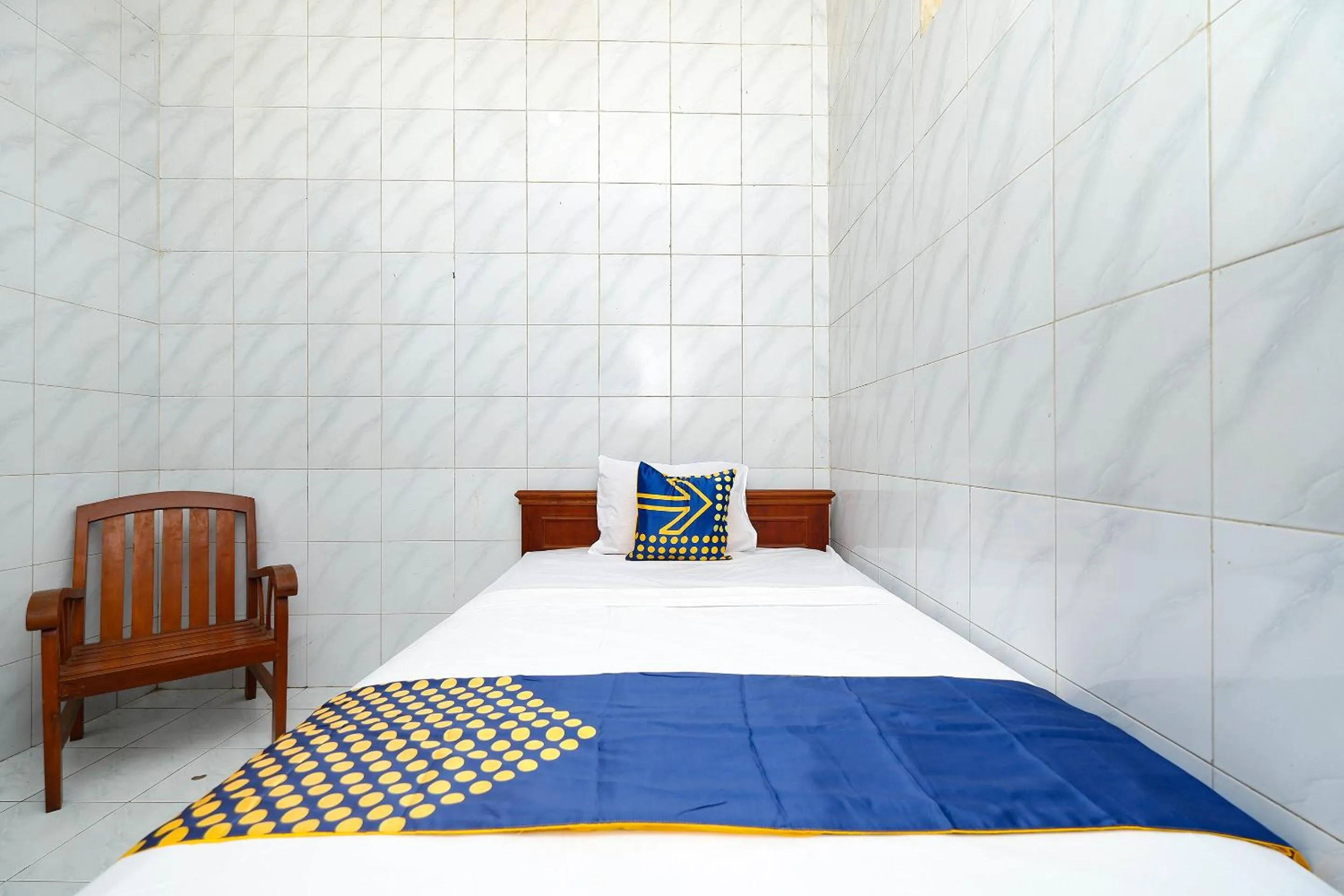 Bedroom in SPOT ON 2011 Hotel Mekar Sari