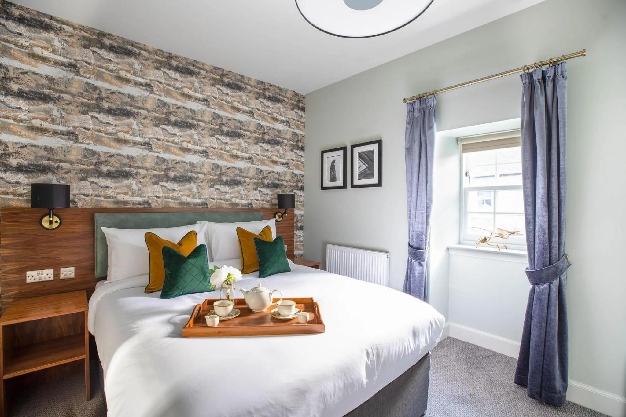 Photo of the whole room, Bed in Blackfriars