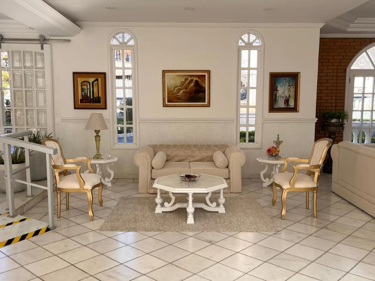 Living room in Grand Ville Hotel