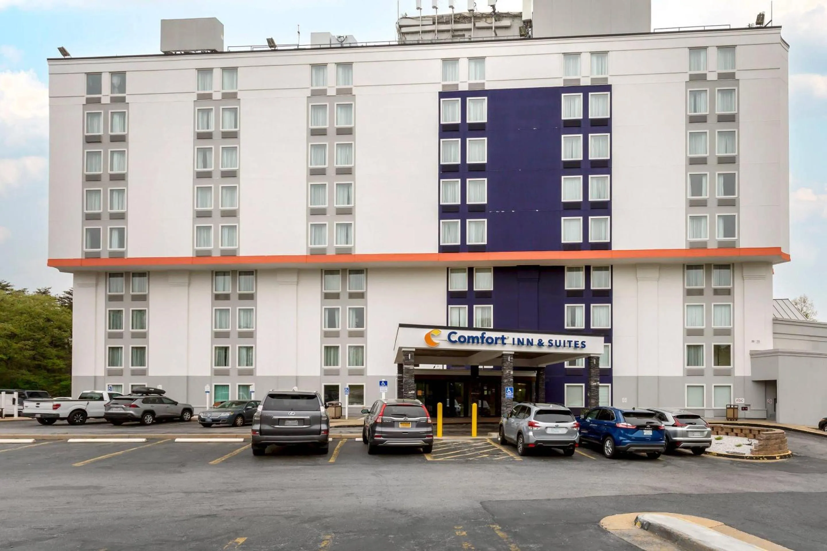 Property building in Comfort Inn & Suites Alexandria West
