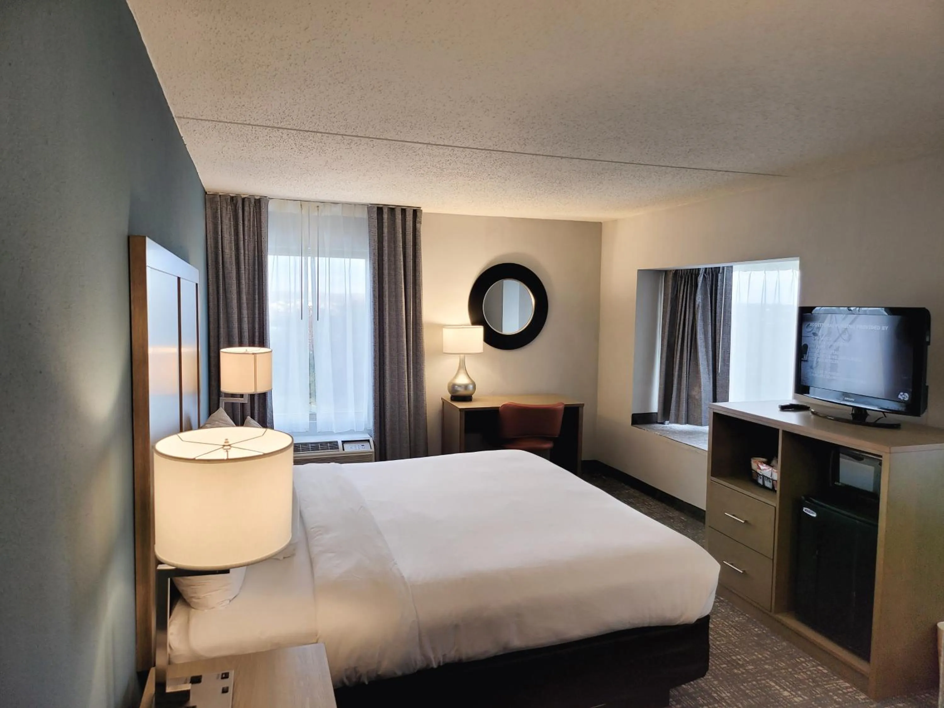 Photo of the whole room, Bed in Comfort Inn & Suites Alexandria West