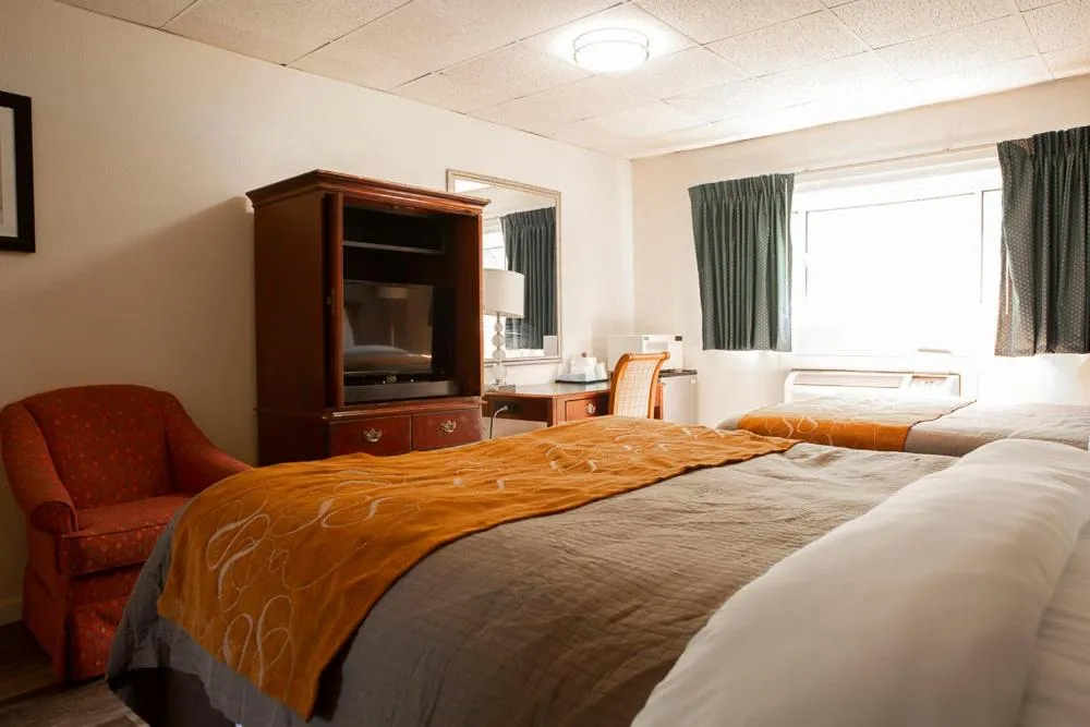 Bed in Bedford Motel