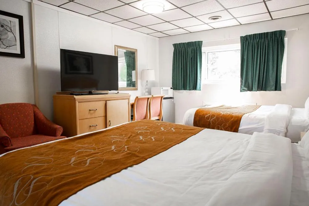 Bed in Bedford Motel