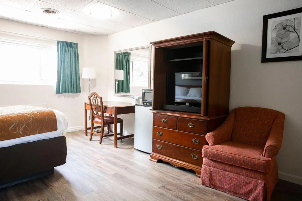 Bed in Bedford Motel