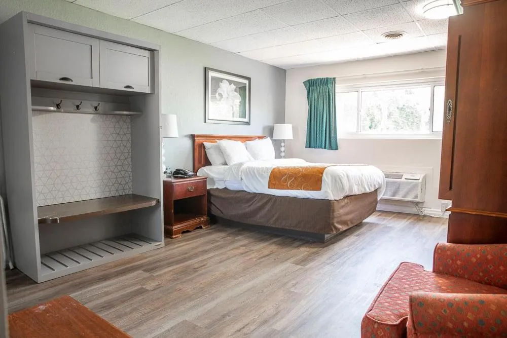 Bed in Bedford Motel