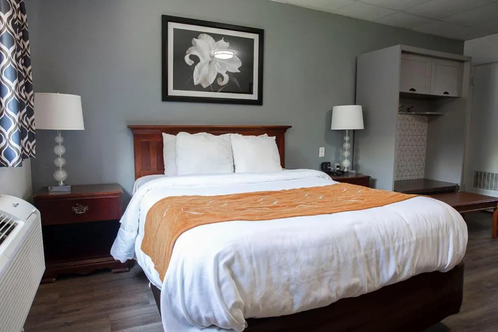 Bed in Bedford Motel