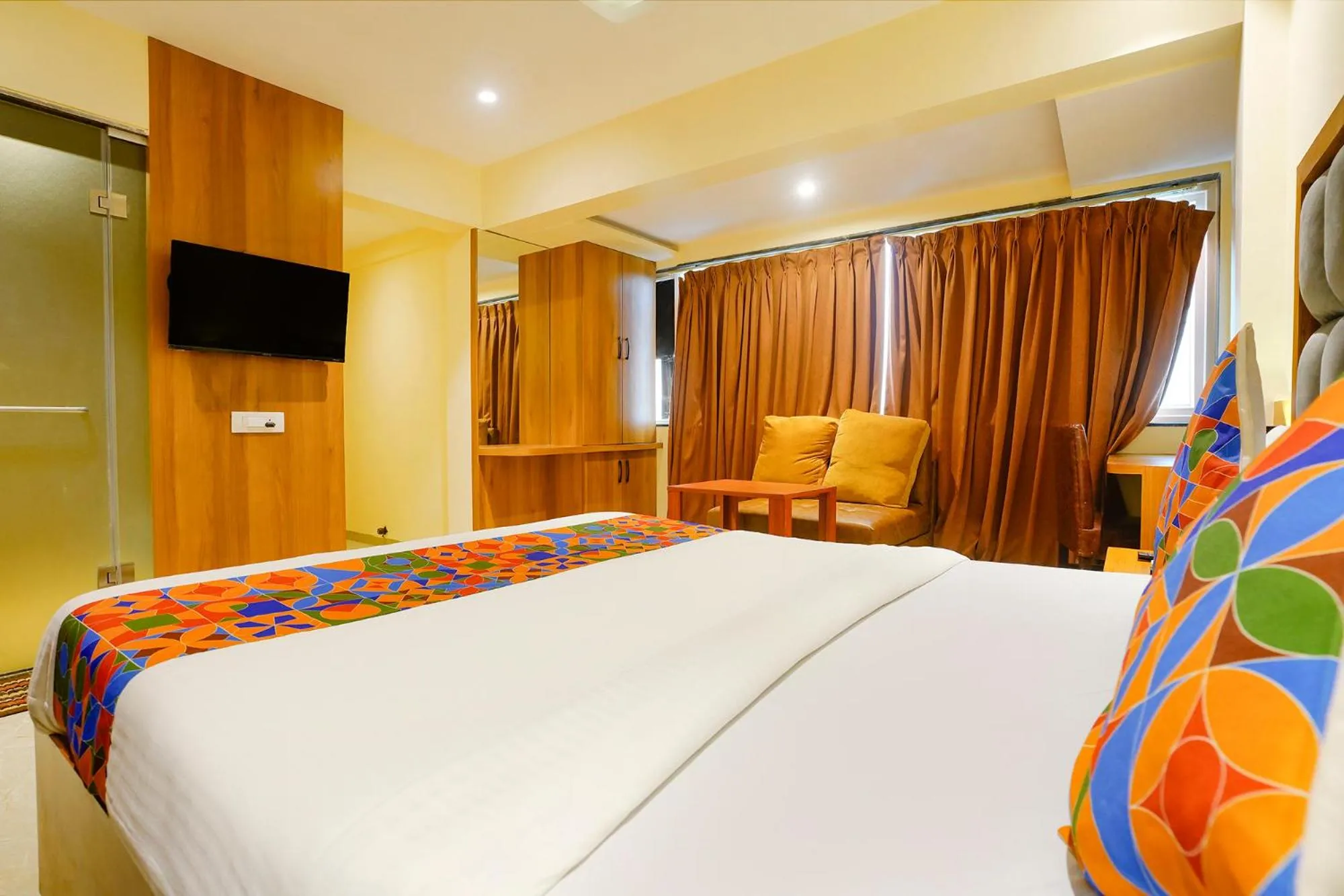 Bed in FabHotel Ratna Mahal