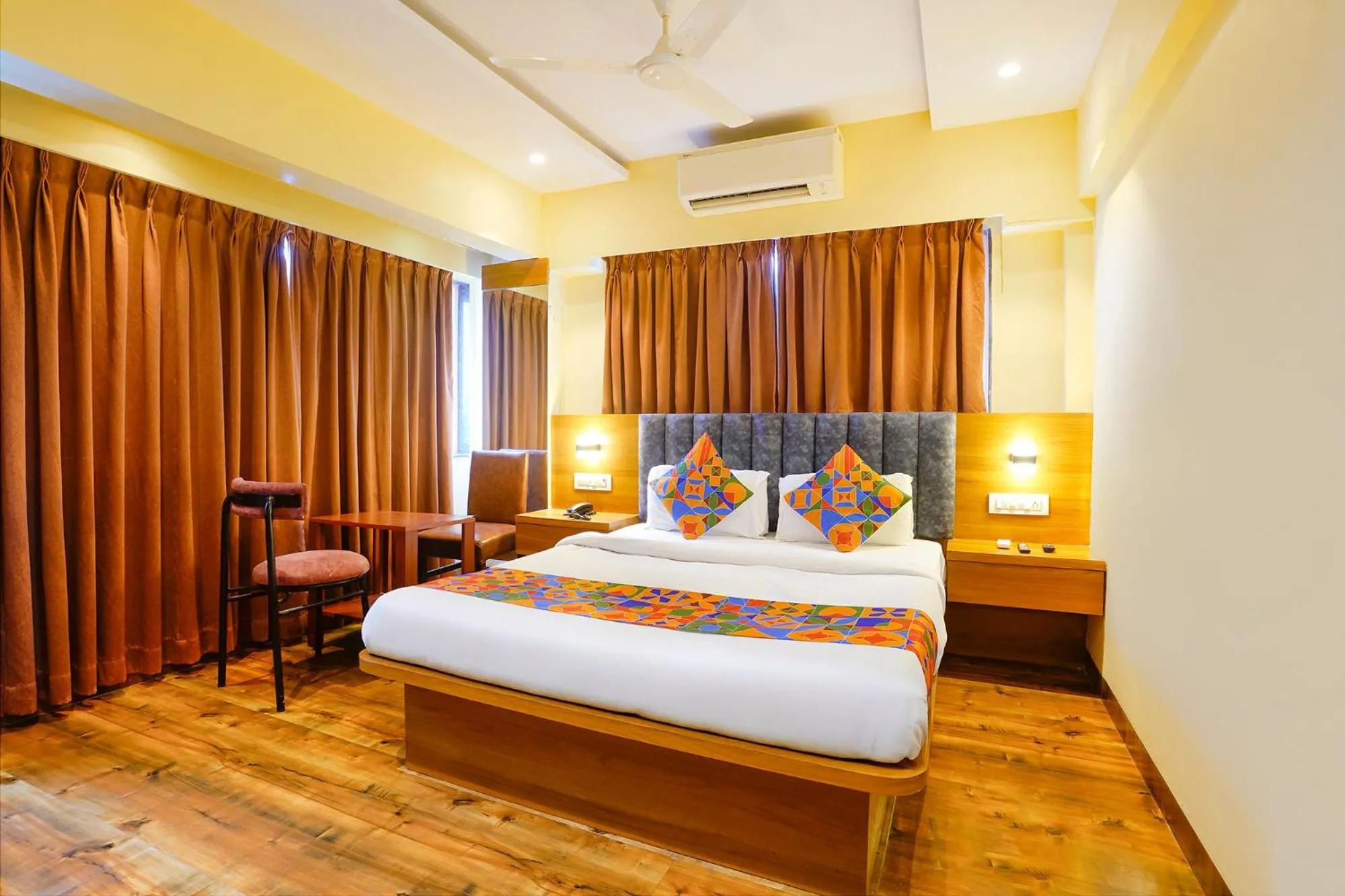 Bed in FabHotel Ratna Mahal