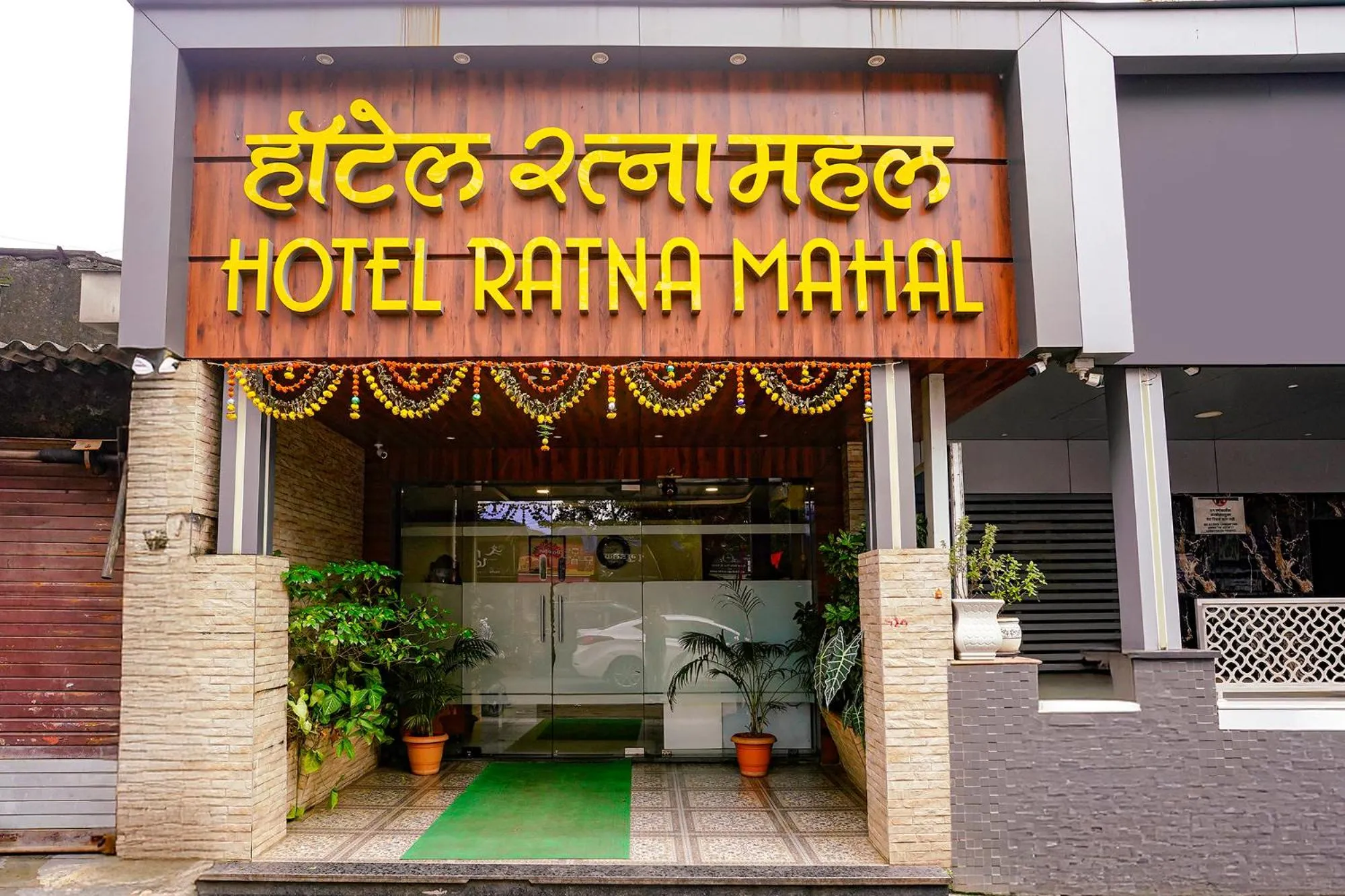 Facade/entrance in FabHotel Ratna Mahal