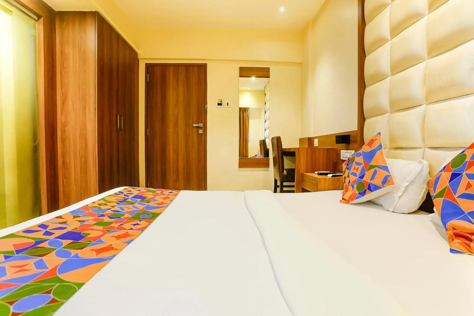 Bed in FabHotel Ratna Mahal