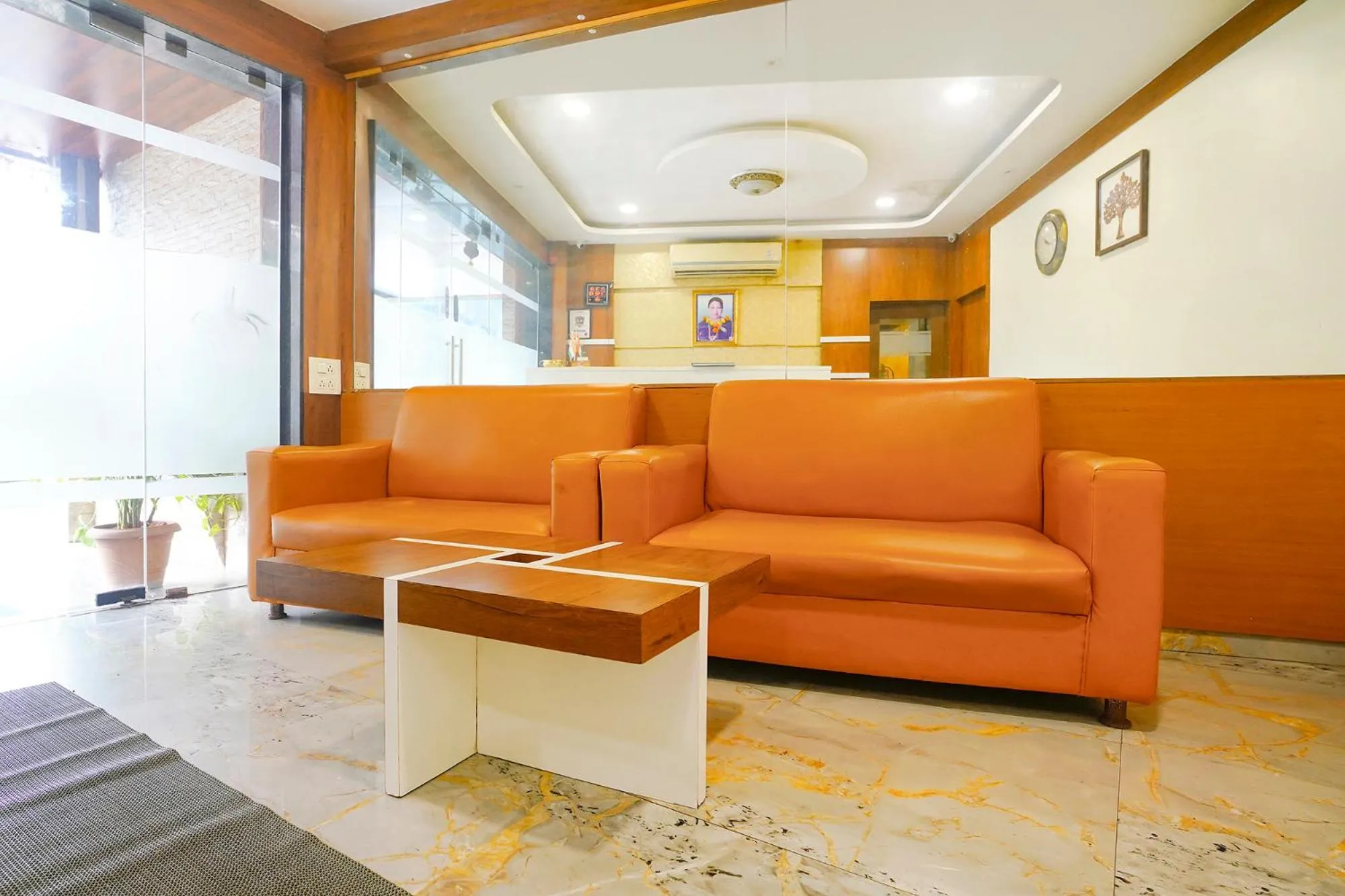 Seating area in FabHotel Ratna Mahal