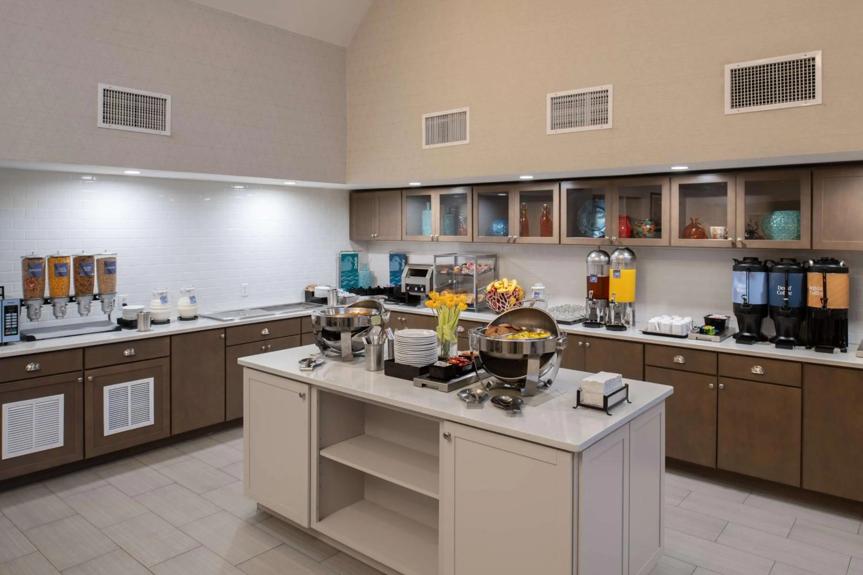 Breakfast in Homewood Suites by Hilton Boston/Andover