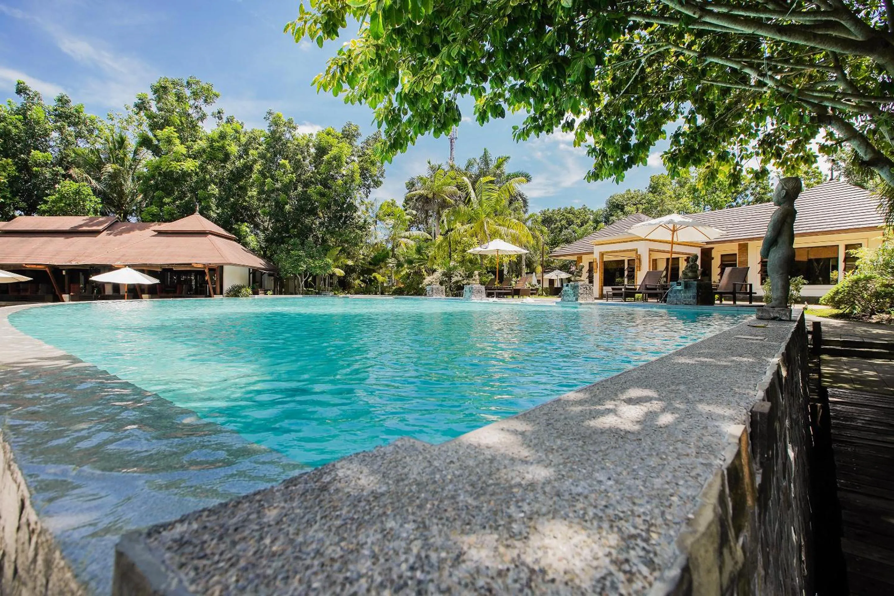 Swimming pool in Sheridan Boutique Resort Iloilo