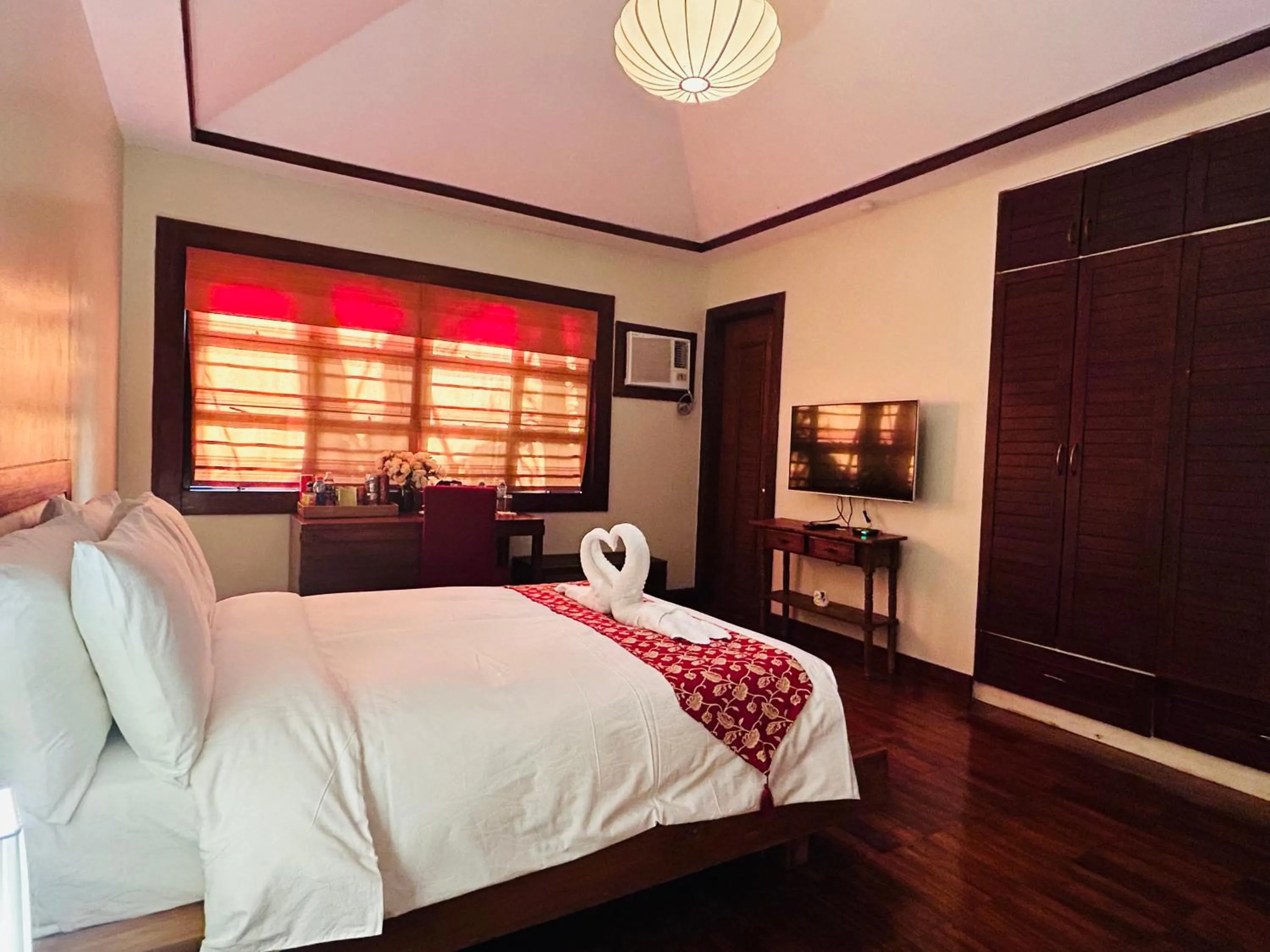 Bedroom, Bed in Sheridan Boutique Resort Iloilo