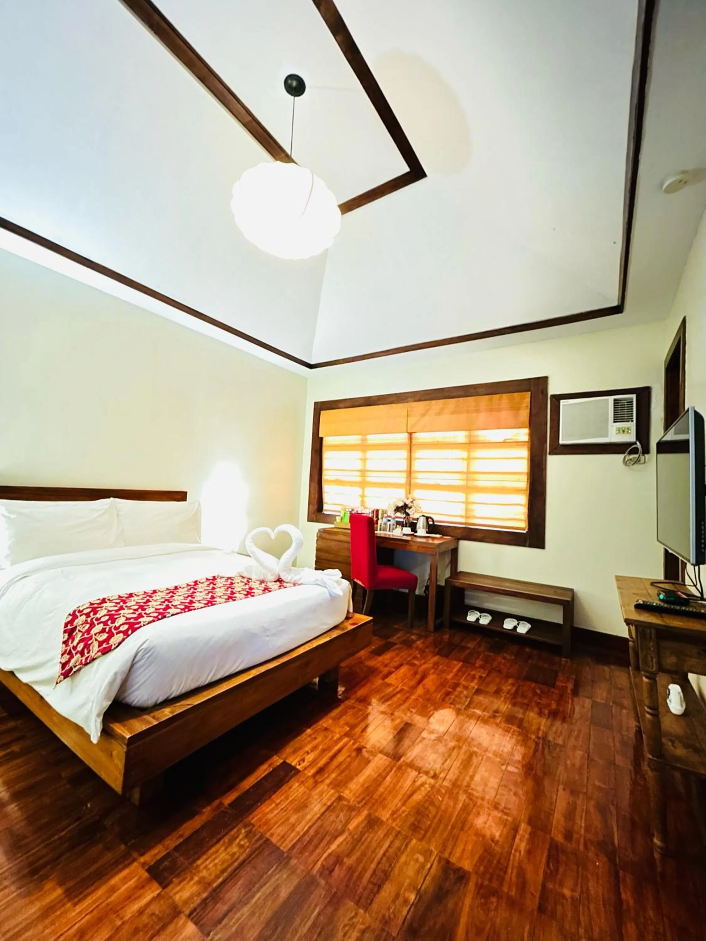 Bedroom, Bed in Sheridan Boutique Resort Iloilo