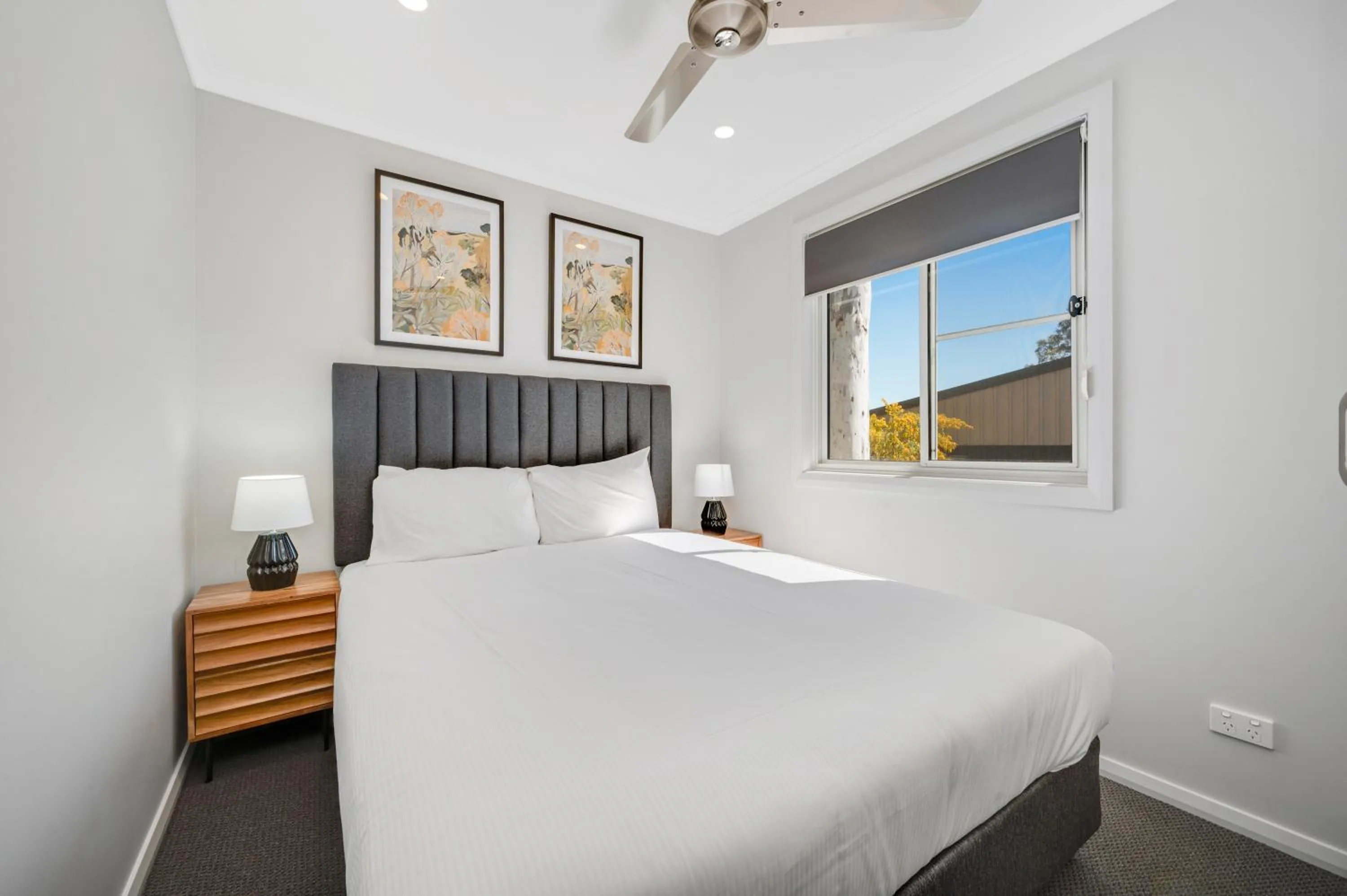 Bed in Thunderbird Motel Yass