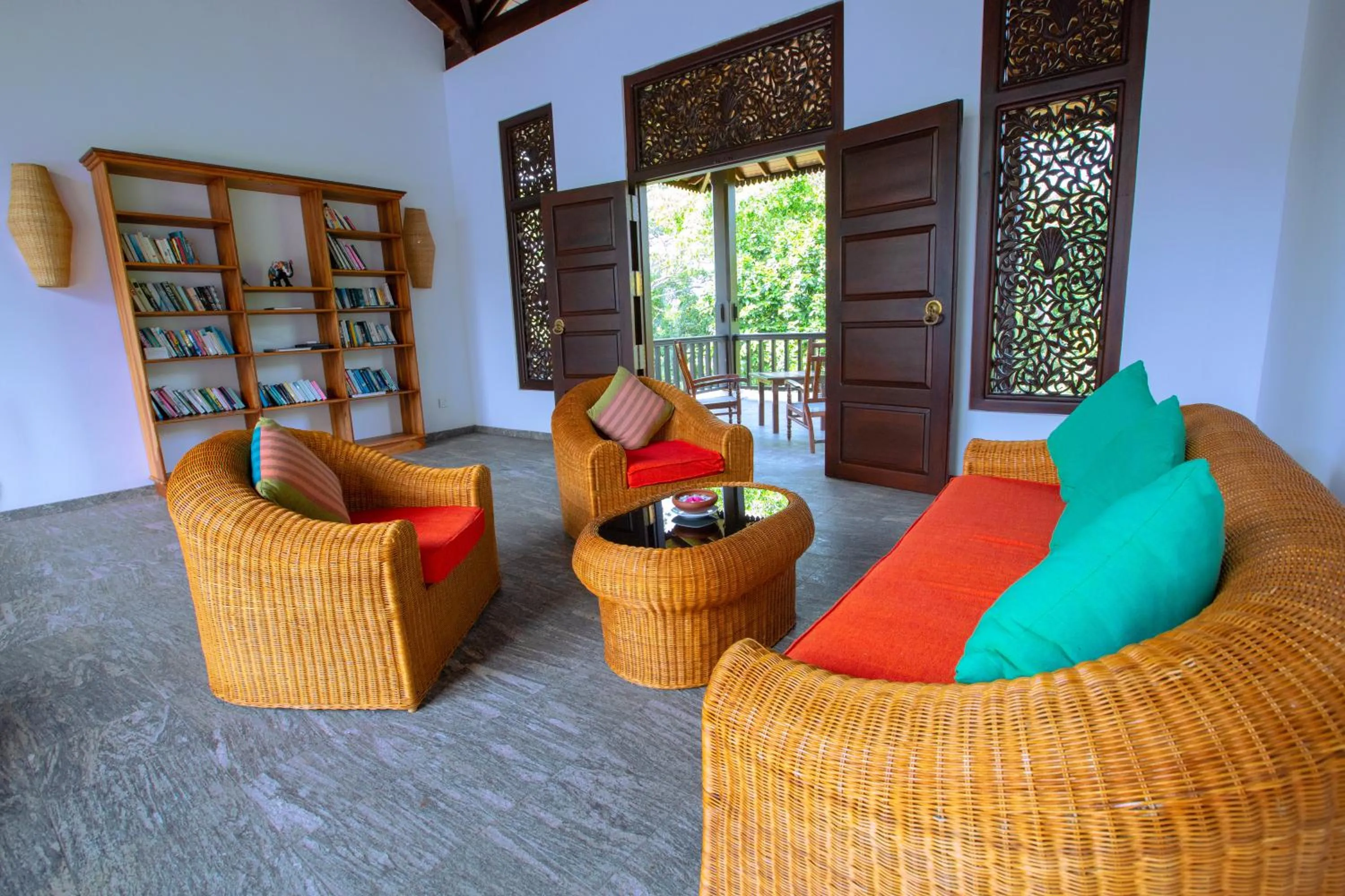 Library in Niyagama House