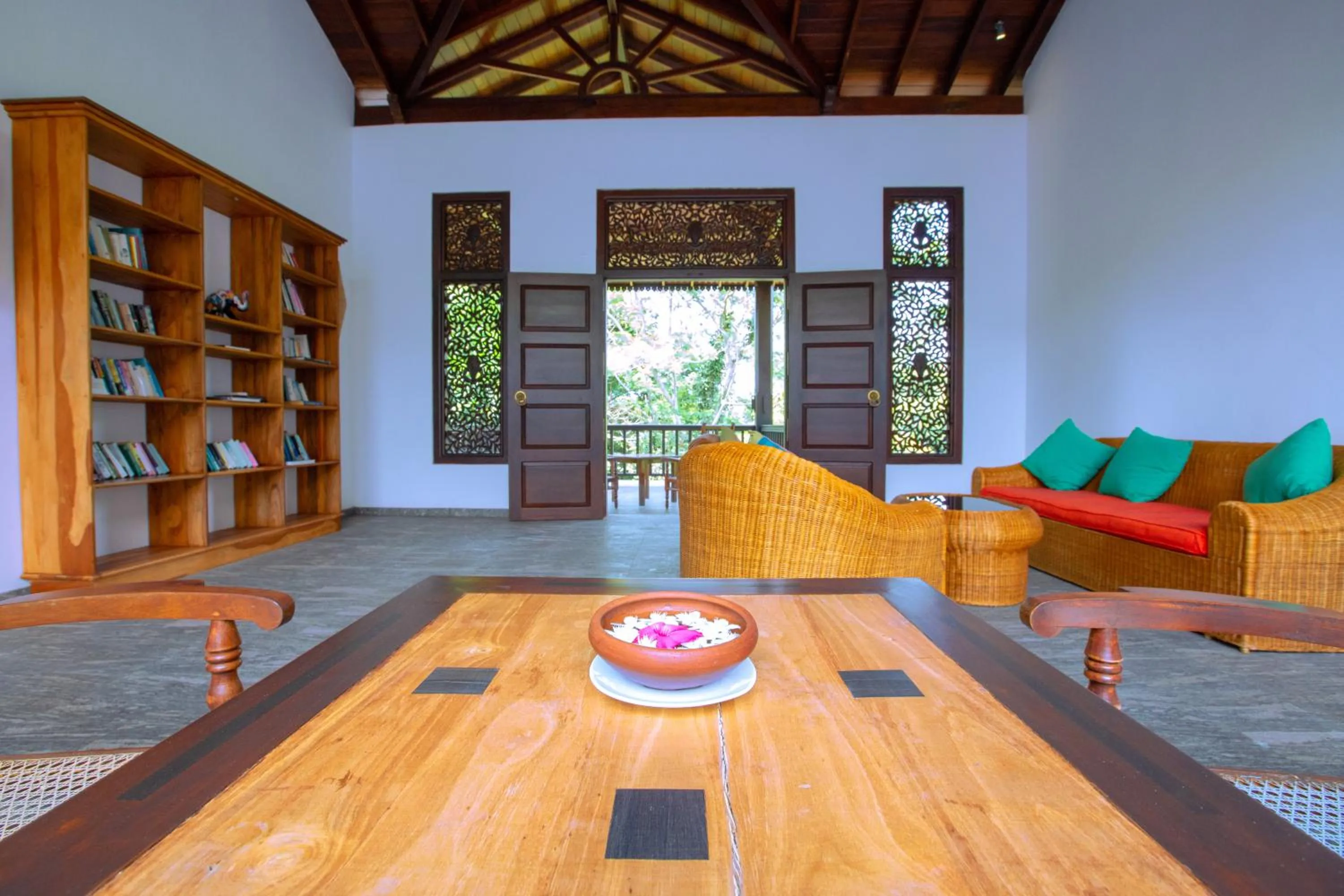 Library in Niyagama House